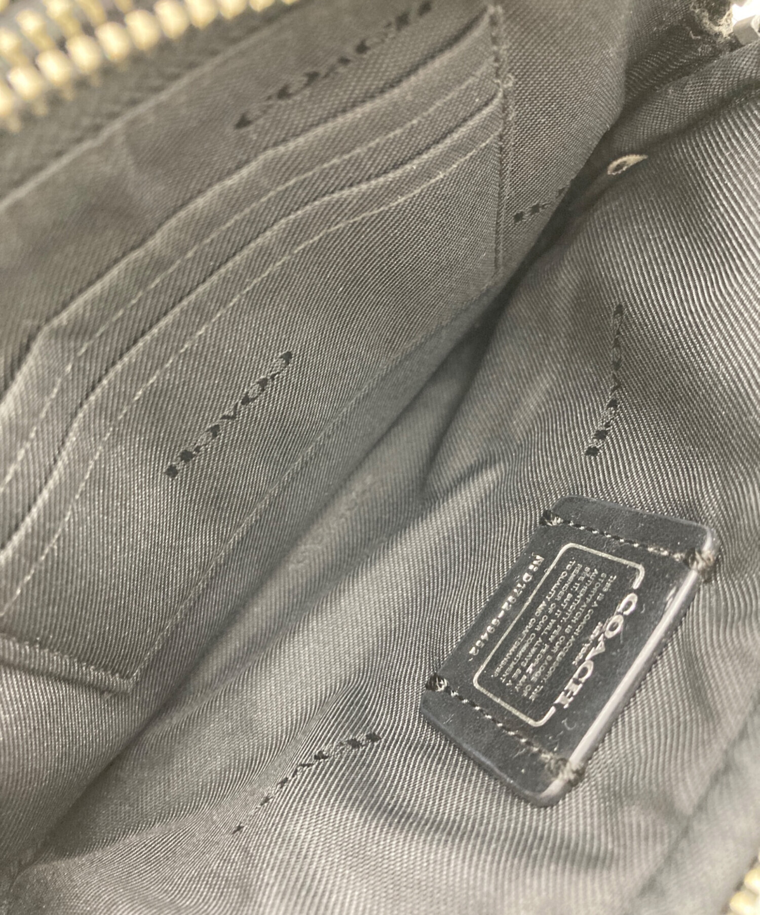 COACH スタッズ付きショルダーバッグ 中古・古着通販】COACH (コーチ) スタッズショルダーバッグ