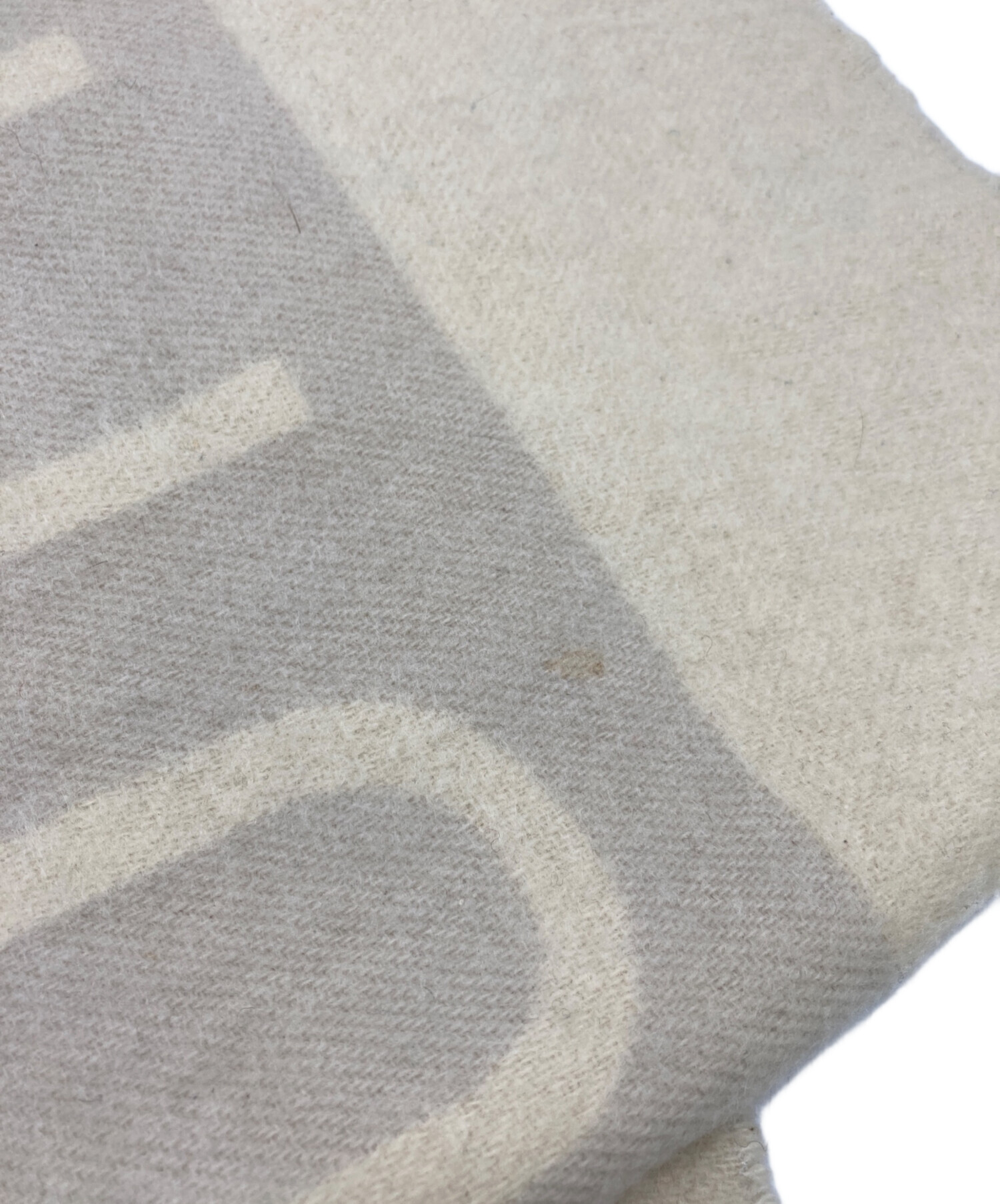 Louis Vuitton アイボリー マフラー 中古・古着通販】LOUIS VUITTON (ルイ ヴィトン) マフラー アイボリー