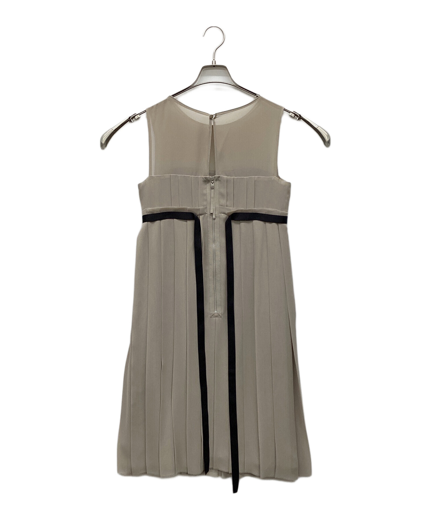 未着用☆ FOXEY フォクシー プリーツ ワンピース ベージュ　ルネ ドレス 中古・古着通販】FOXEY NEWYORK (フォクシーニューヨーク) シフォン