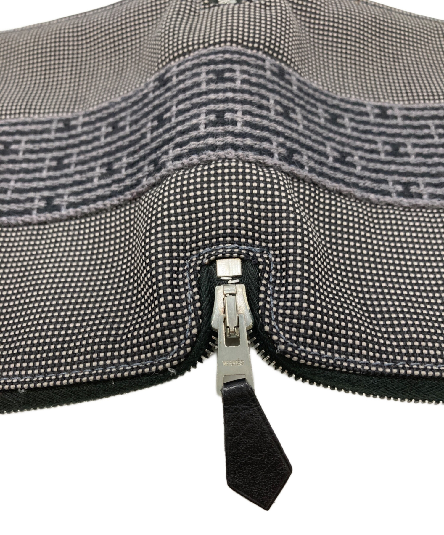 エルメス HERMES パースGM エールライン ラウンドファスナー グレー シルバー金具 ユニセックス【中古】 エルメス ラウンドファスナー長財布 シルバー金具 パースGM エール