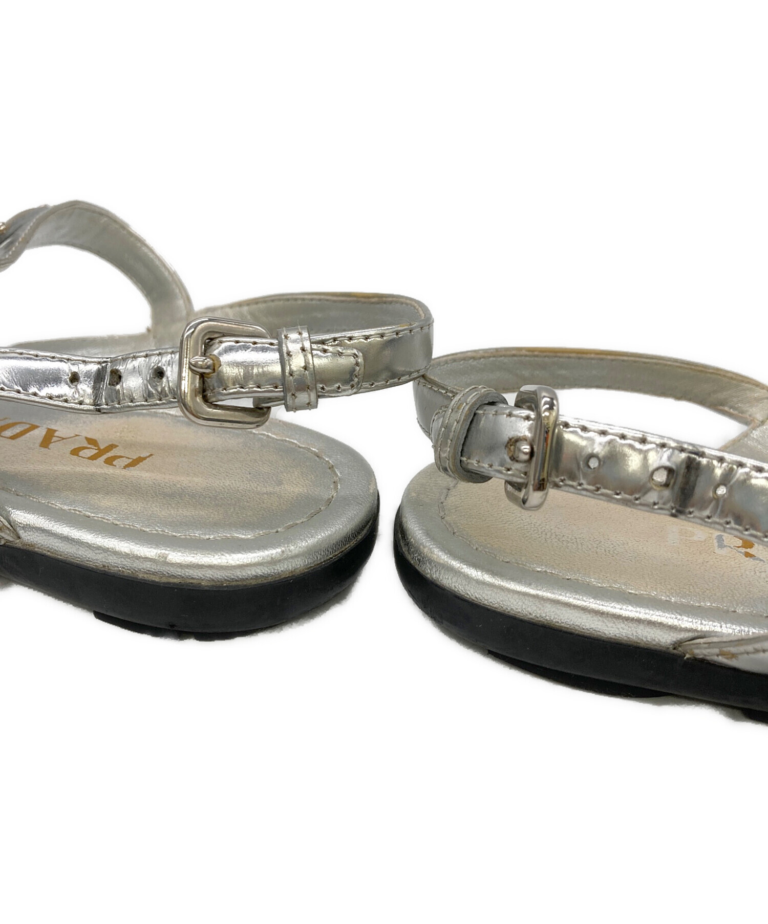 化粧箱付！プラダ PRADA メタリックサンダル　ストラップ　シルバー 中古・古着通販】PRADA (プラダ) シルバークロスストラップサンダル