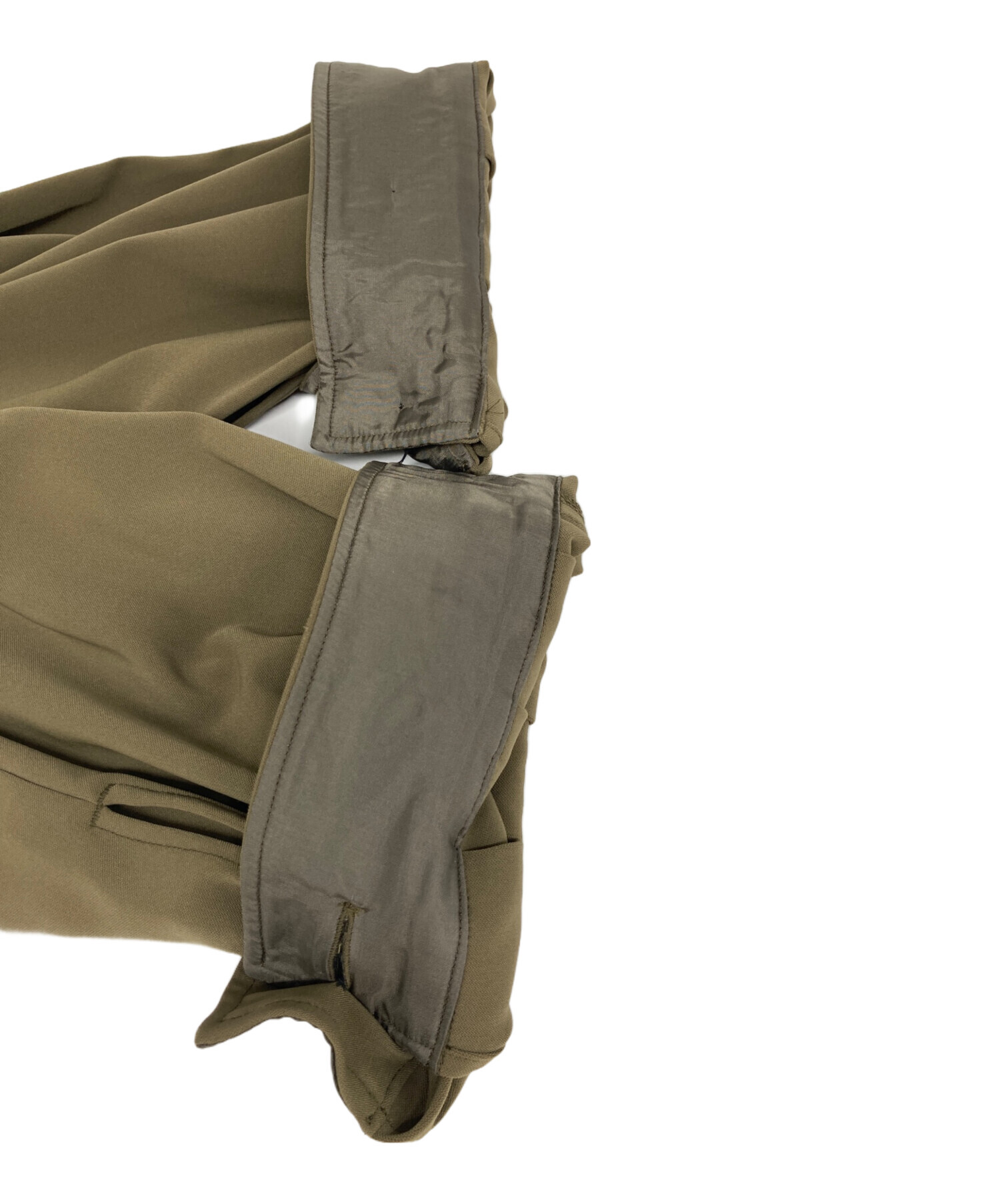 中古・古着通販】juha (ユハ) 2タックパンツ カーキ サイズ:1