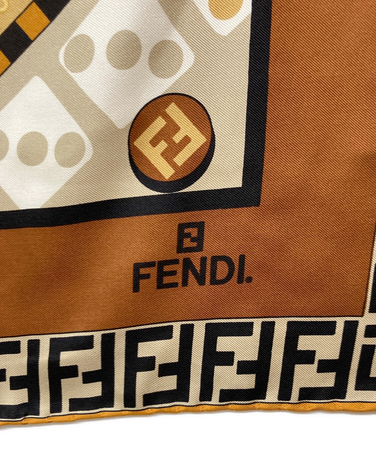 フェンディ シルクスカーフ ハンカチ ベルト柄 タグ付 未使用品！(23085) ベルト柄 スカーフ（SF3DCA0203） | 23区 (Women