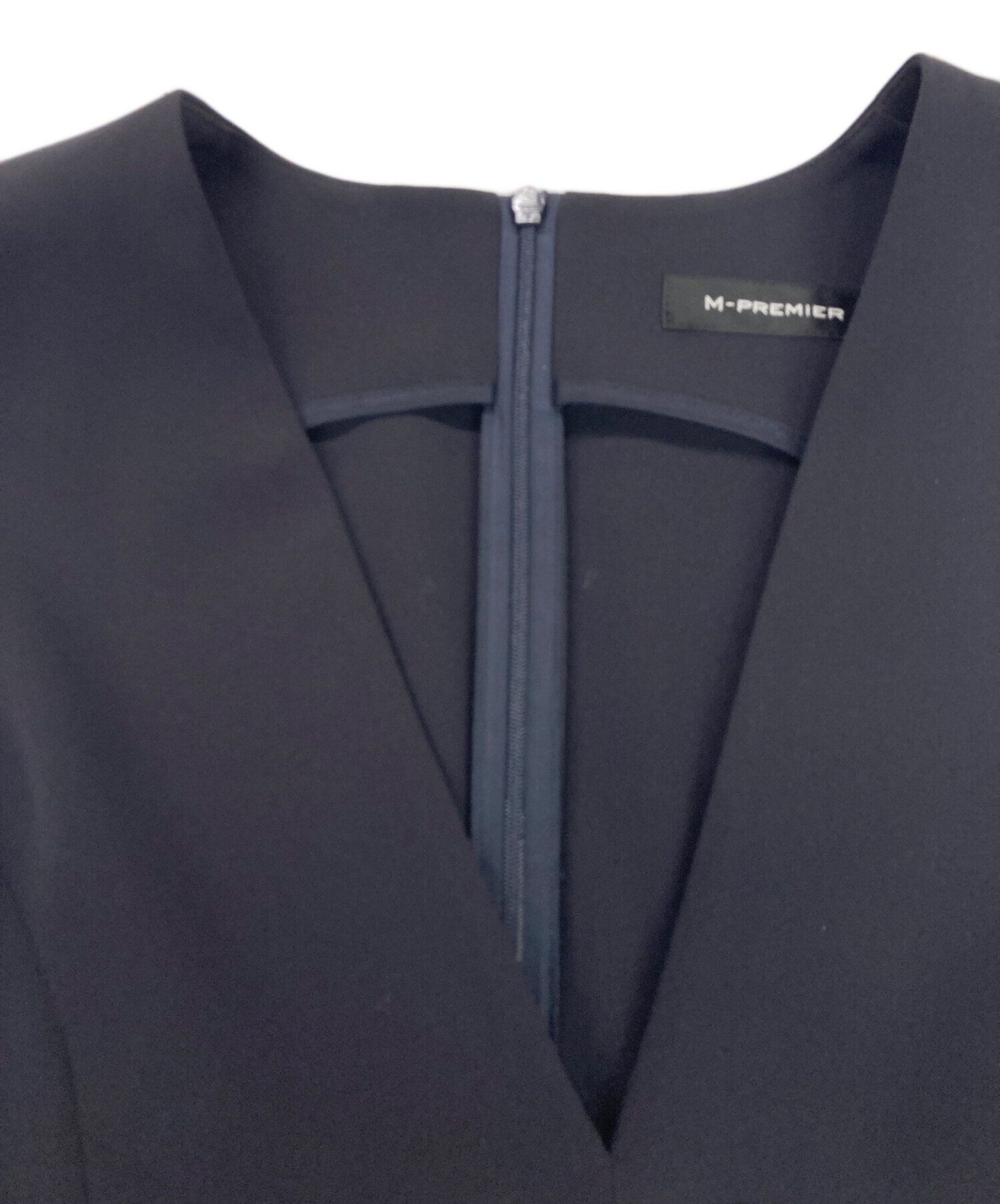 M-PREMIER ダブルクロスVネックペプラムジレ 今週の人気アイテム＜ダブルクロスVネックペプラムジレ＞の