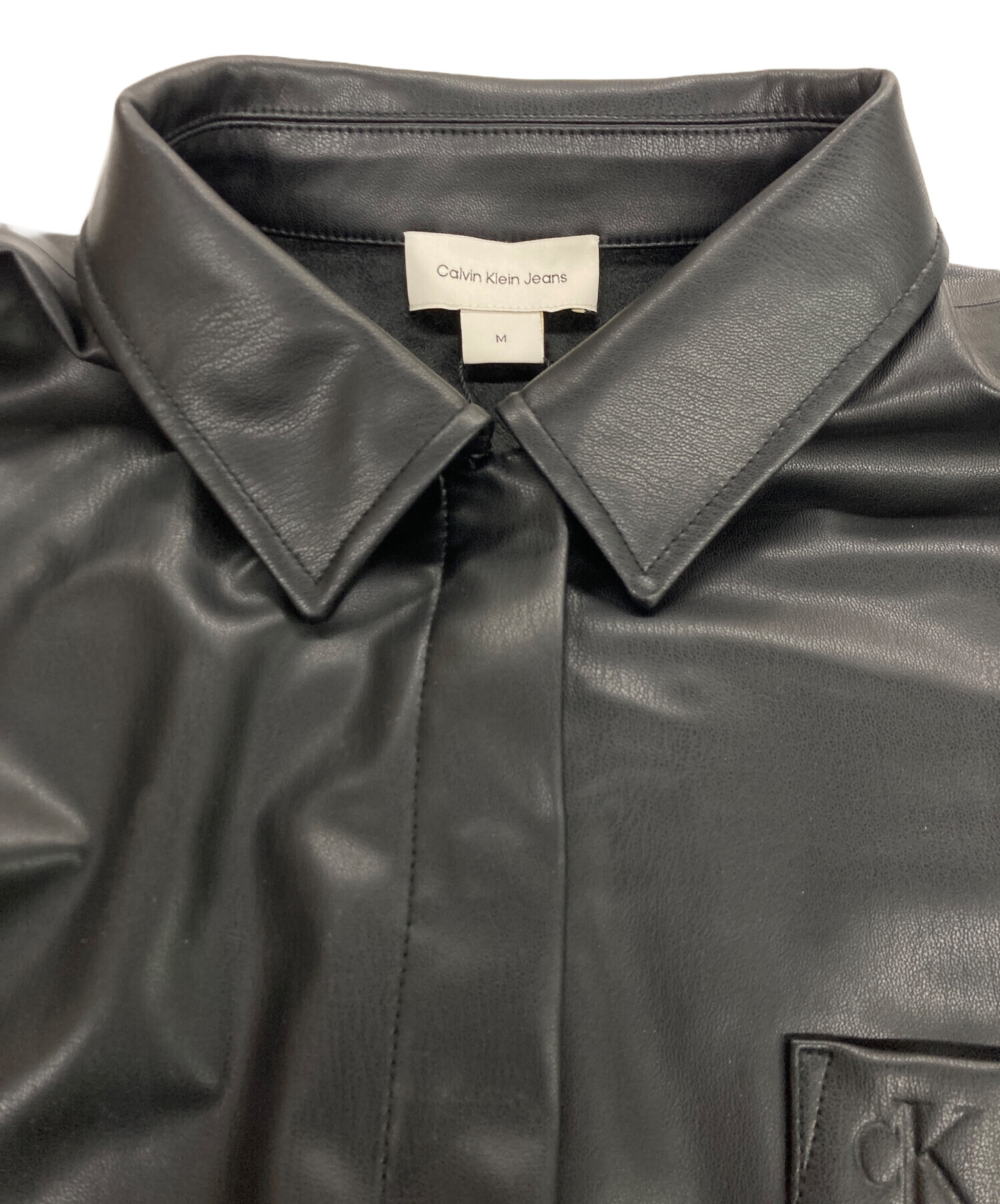 現行　新品 黒 フェイク　レザー　 シャツ 　カルバンクライン　ジーンズ　ロゴ 中古・古着通販】Calvin Klein Jeans (カルバンクラインジーンズ) Faux