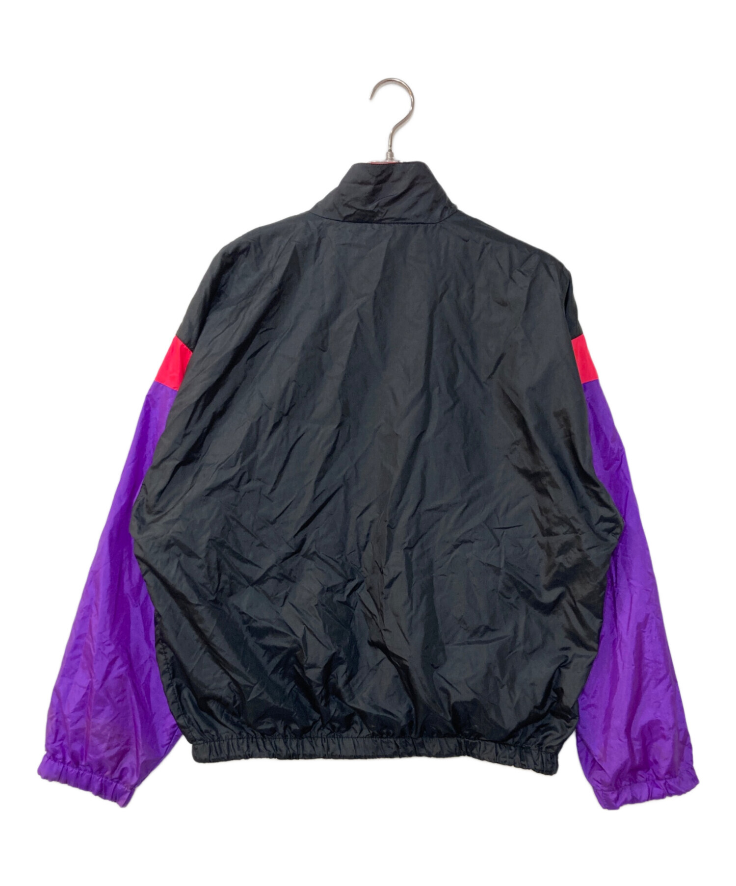 Nike ブラック/パープル ジャケット 中古・古着通販】NIKE (ナイキ) ナイロンジャケット ブラック×パープル