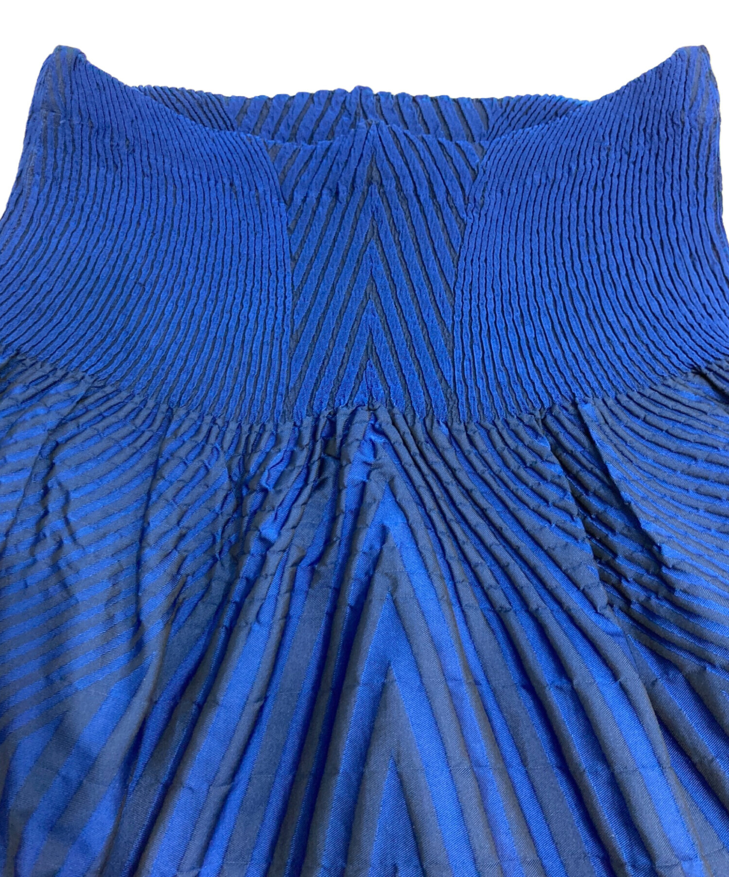 ISSEY MIYAKE プリーツスカート ロング丈 ライトブルー光沢あり PLEATS