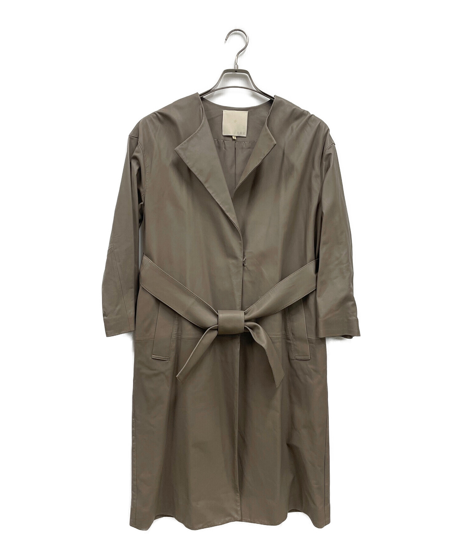 自由区　グレージュラムレザーコート ３８　美品　ゆったりサイズ４０ 中古・古着通販】自由区 (ジユウク) ラムレザーロングコート グレー