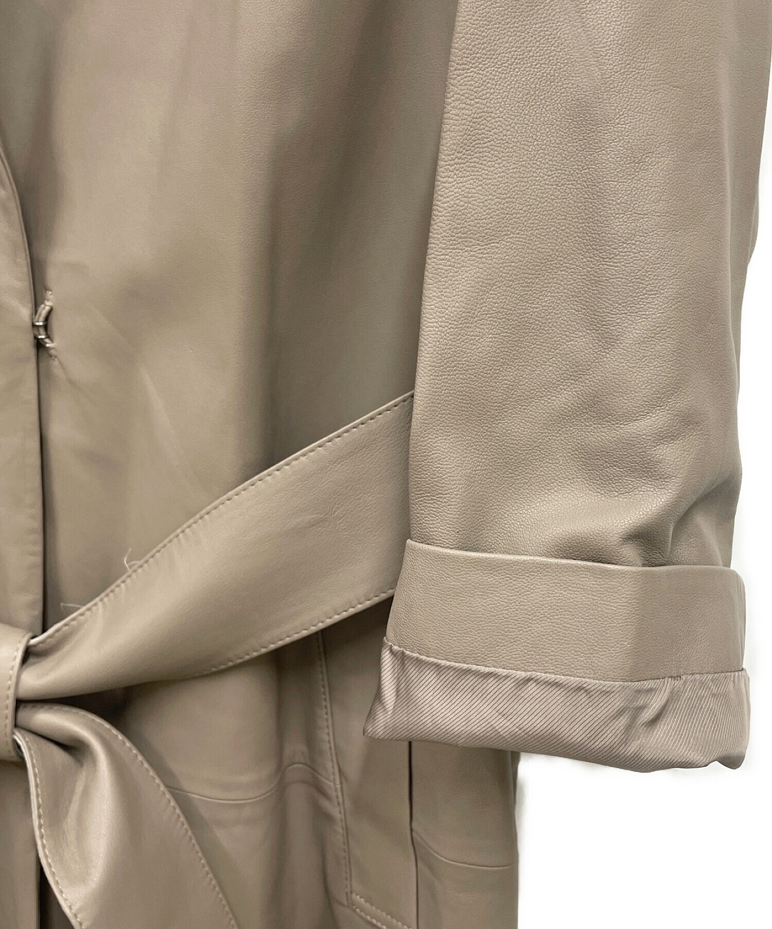 自由区　グレージュラムレザーコート ３８　美品　ゆったりサイズ４０ 中古・古着通販】自由区 (ジユウク) ラムレザーロングコート グレー