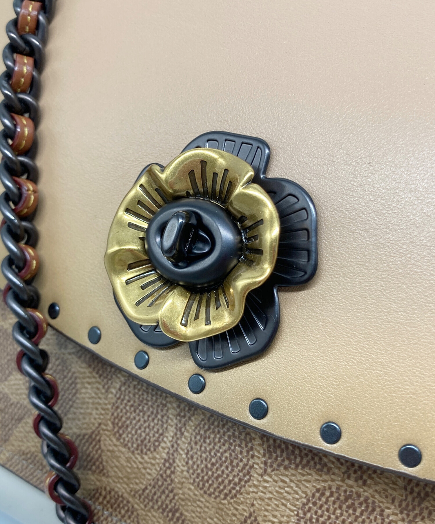 中古・古着通販】COACH (コーチ) フラワーモチーフ チェーンショルダー