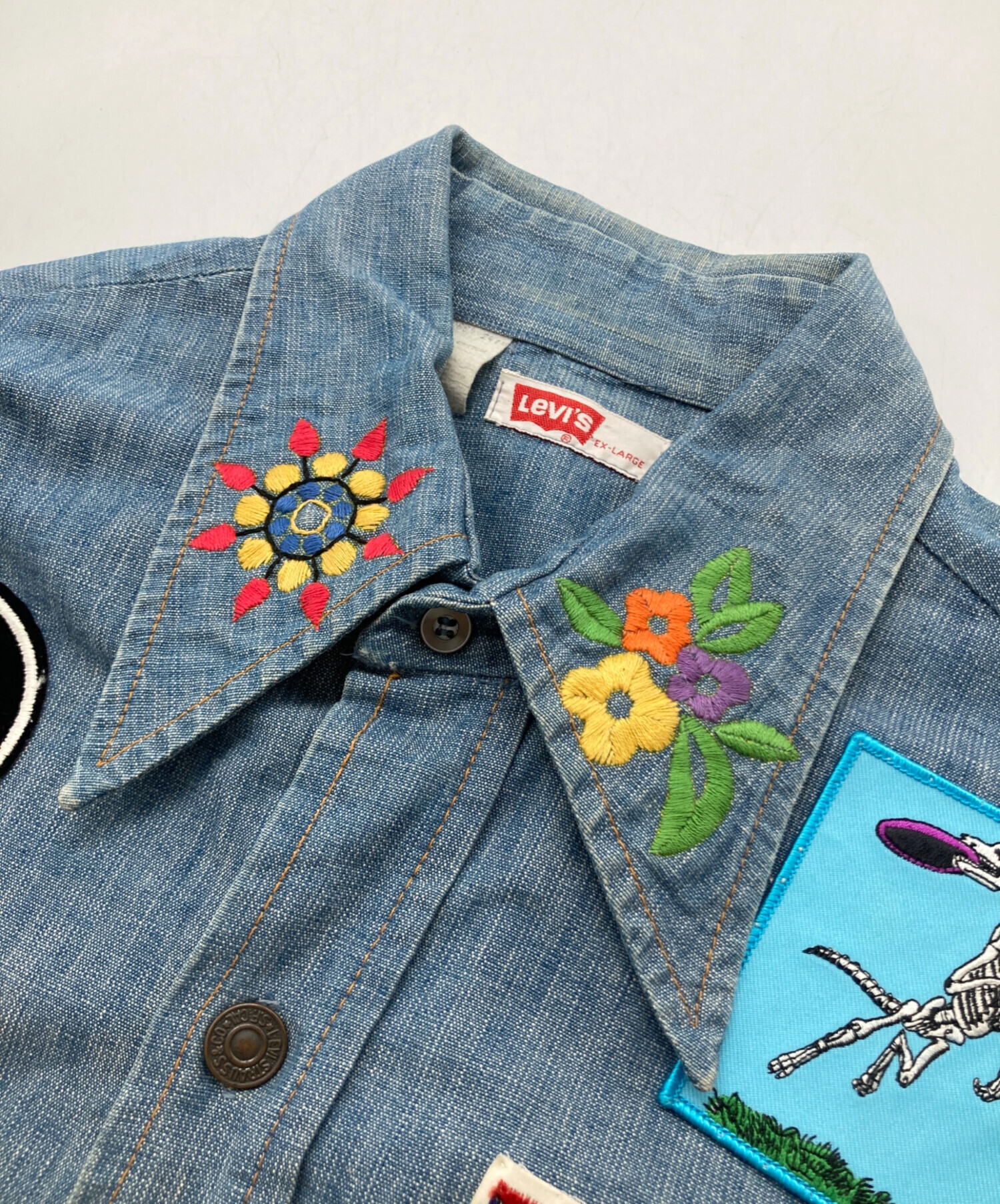 中古・古着通販】LEVI'S (リーバイス) ワッペン刺繍デニムシャツ 中古・古着通販】LEVI'S (リーバイス) ワッペン刺繍デニムシャツ