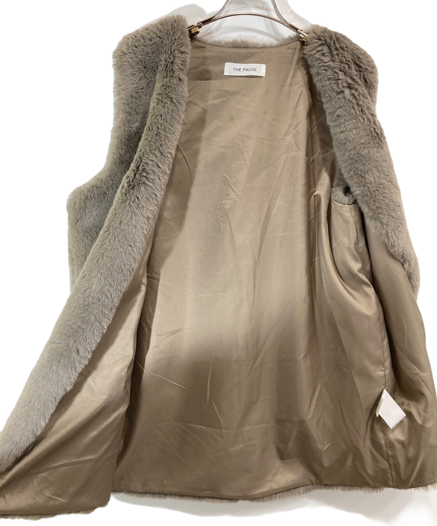 【THE PAUSE】エコファーVネックジレ Whim Gazette（ウィムガゼット）の「【THE PAUSE】エコファーV