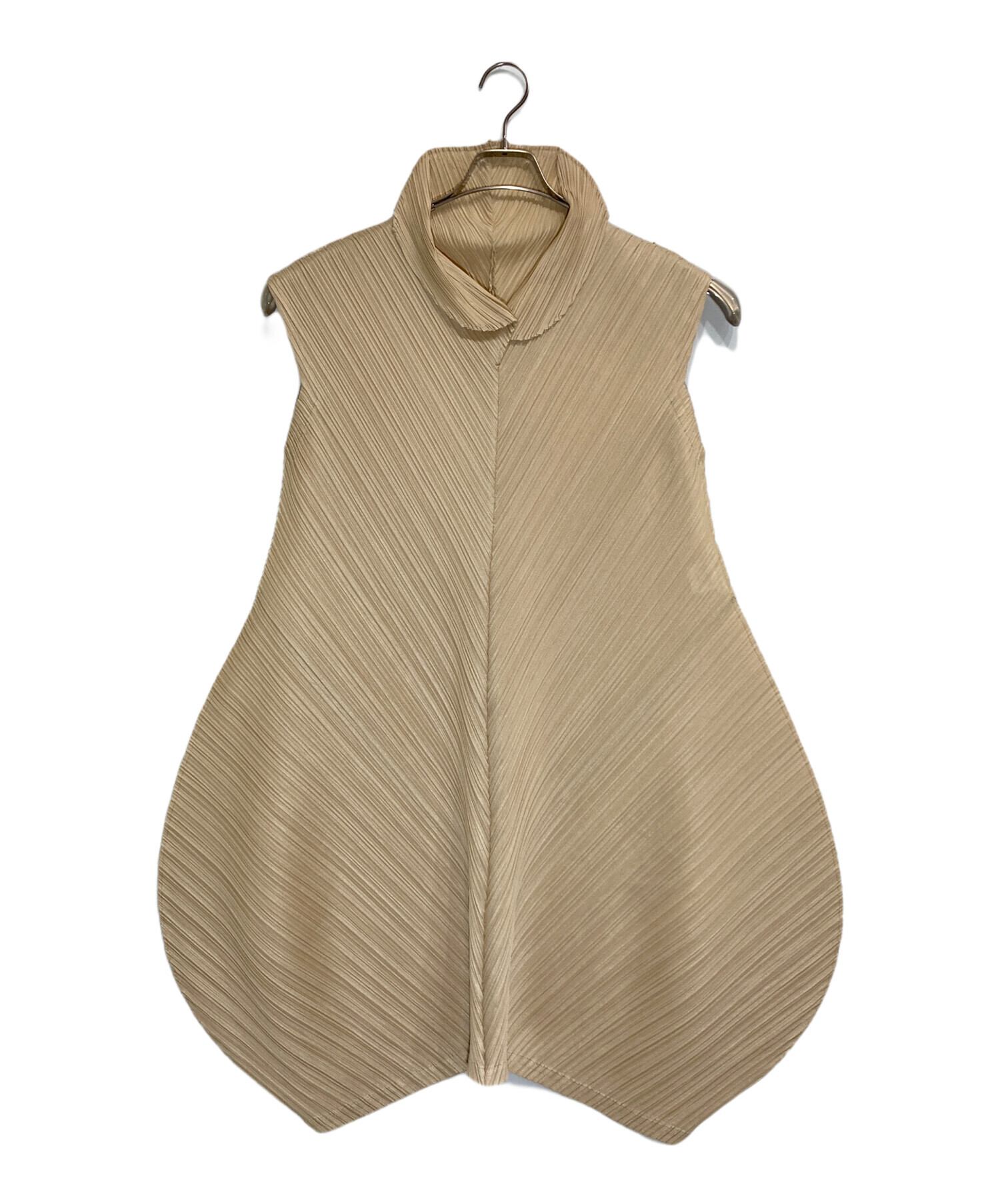 ISSEY MIYAKE ベージュ プリーツ ノースリーブ ロングワンピース
