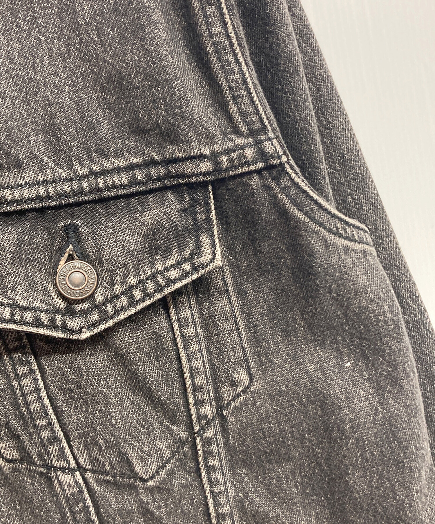 【値下げ中】Levi's ダークグレー デニムジャケット L ヴィンテージ 古着 中古・古着通販】LEVI'S (リーバイス) デニムジャケット グレー サイズ