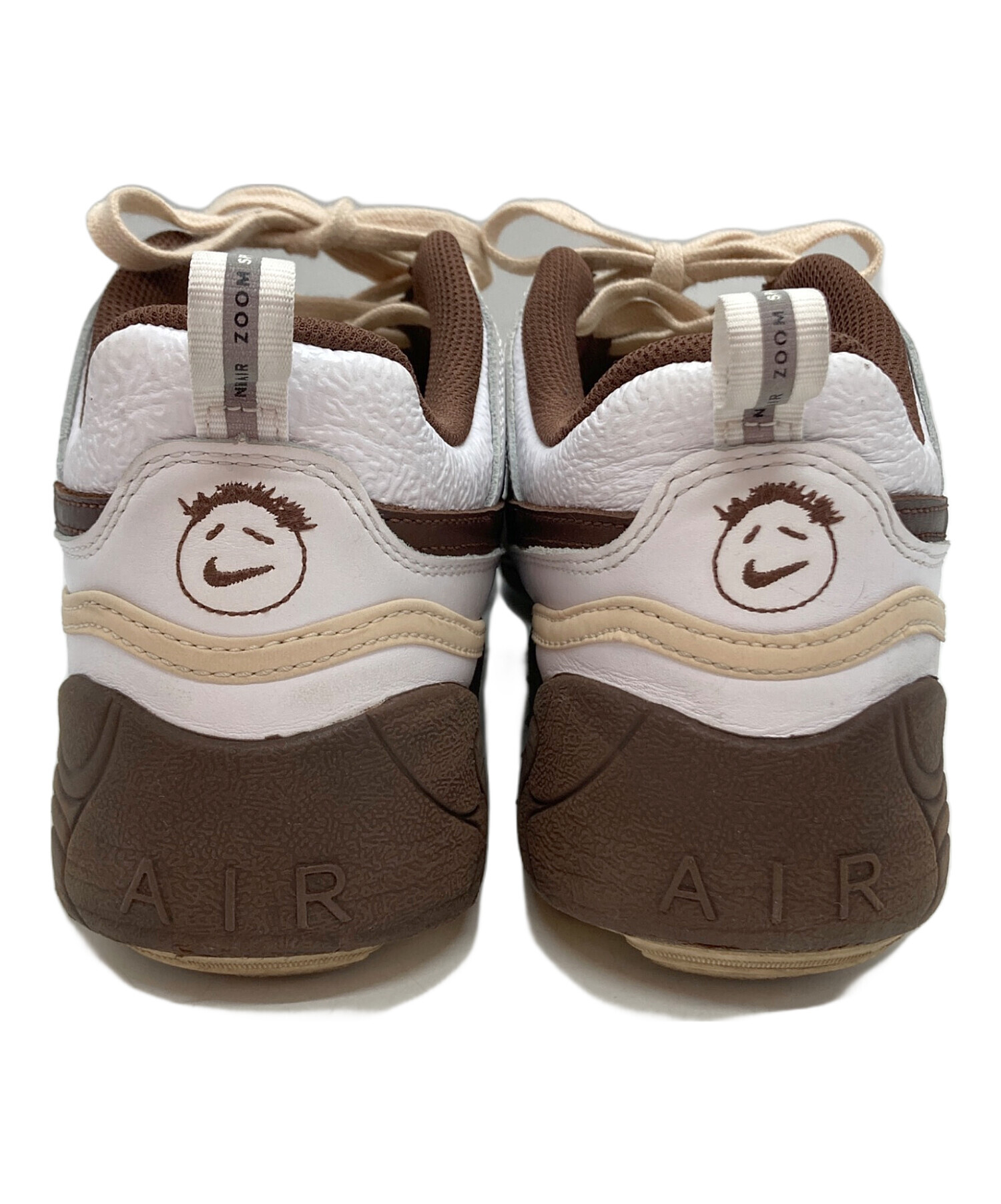 トラビススコット ホワイト/ブラウン The new Travis Scott x Nike Zoom Field Jaxx White Chocolate is