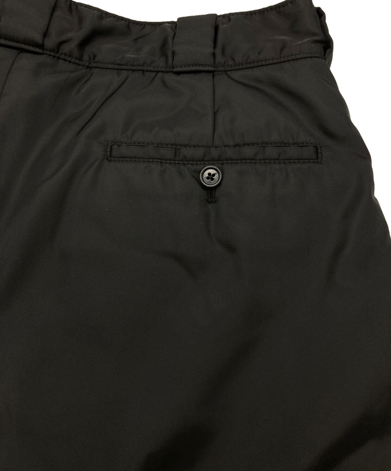 中古・古着通販】PRADA (プラダ) ナイロン中綿ハーフパンツ ブラック