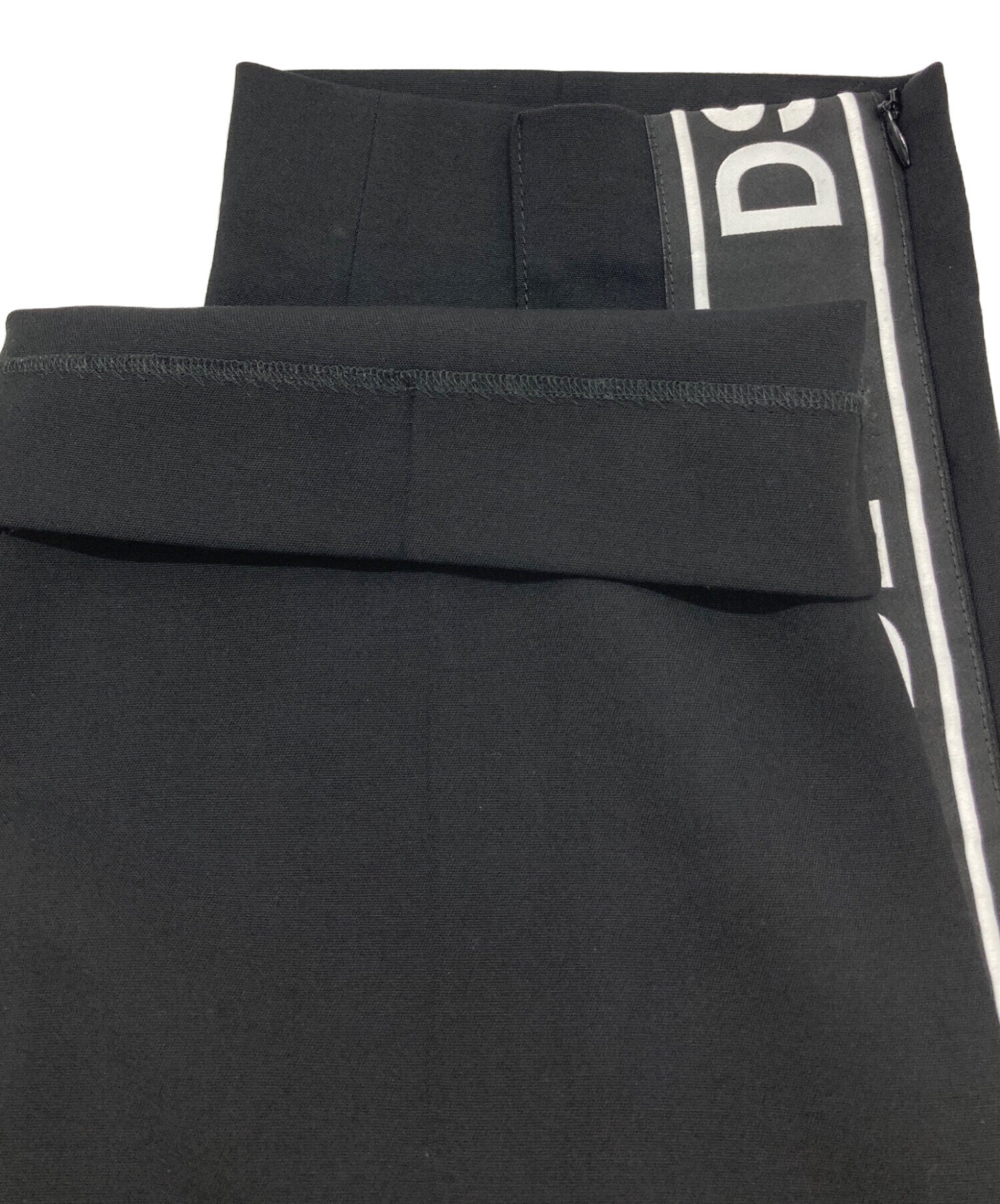 新品 ディースクエアード 刺繍サイドライン トラックパンツ GYMFIT 48 中古・古着通販】DSQUARED2 (ディースクエアード) サイドラインロゴ