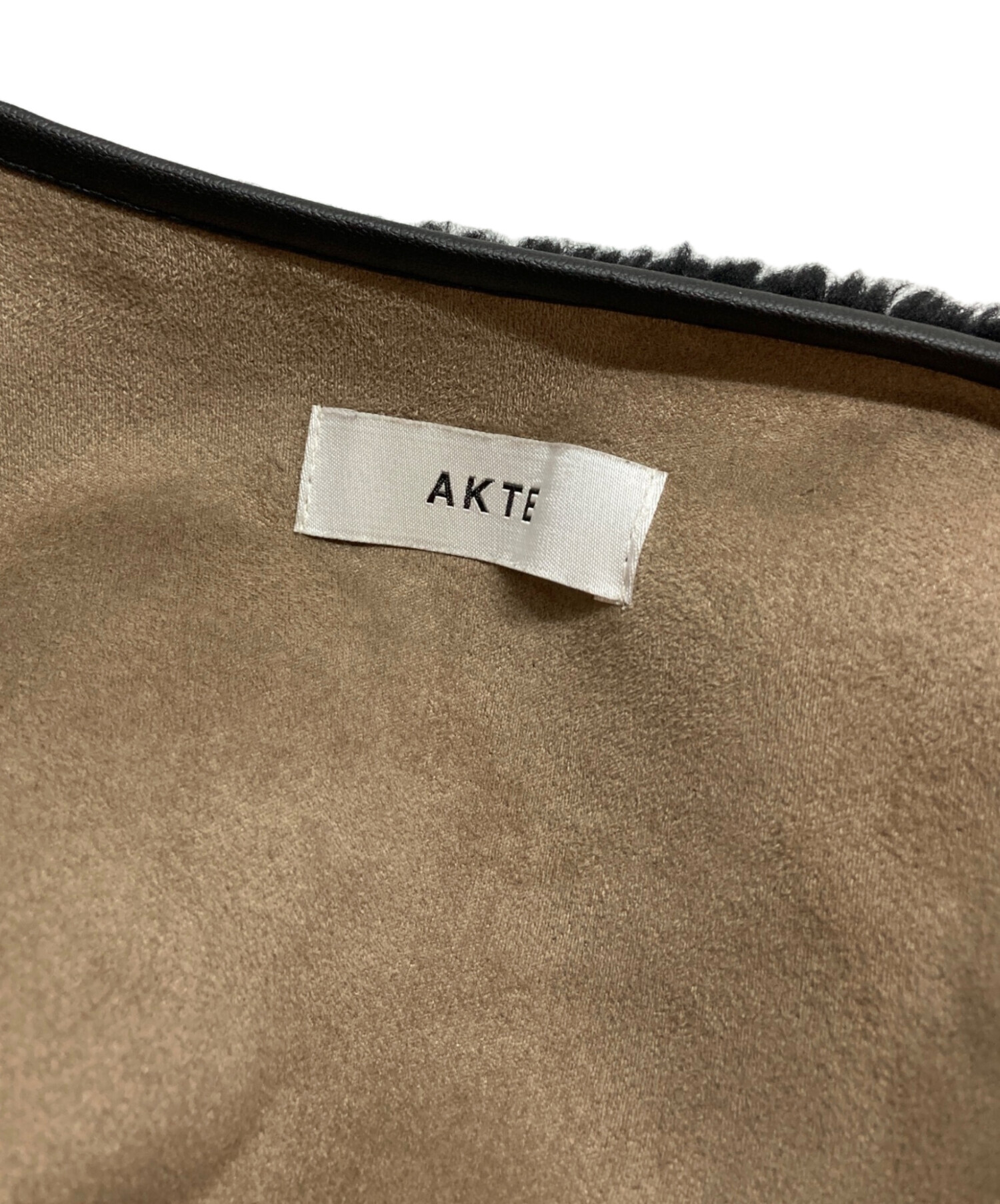 中古・古着通販】AKTE (アクテ) ノーカラーボアジャケット ブラック