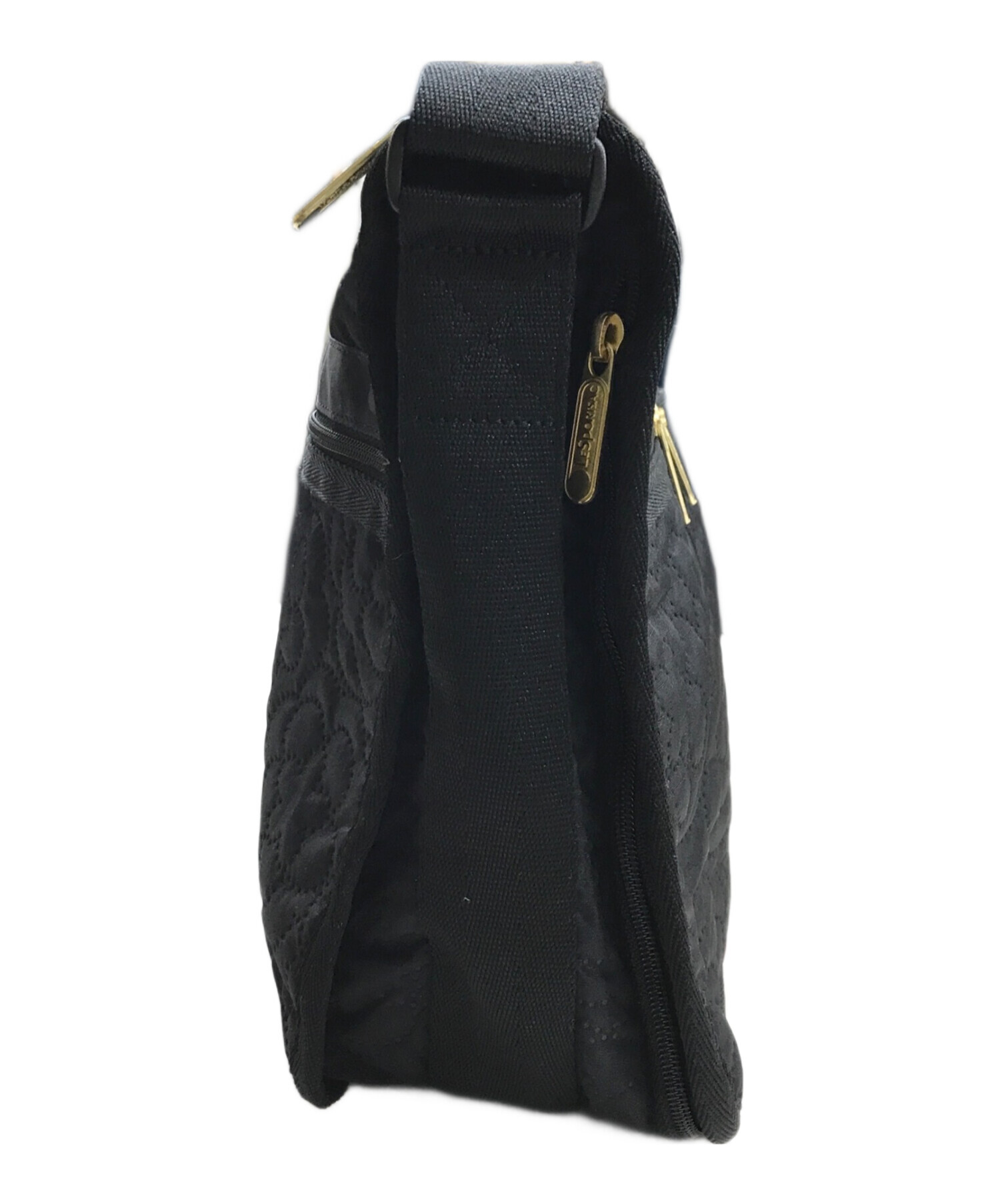 （正規品）ブラック キルティングショルダーバッグ 中古・古着通販】LeSportsac (レスポートサック) フラワーキルティング