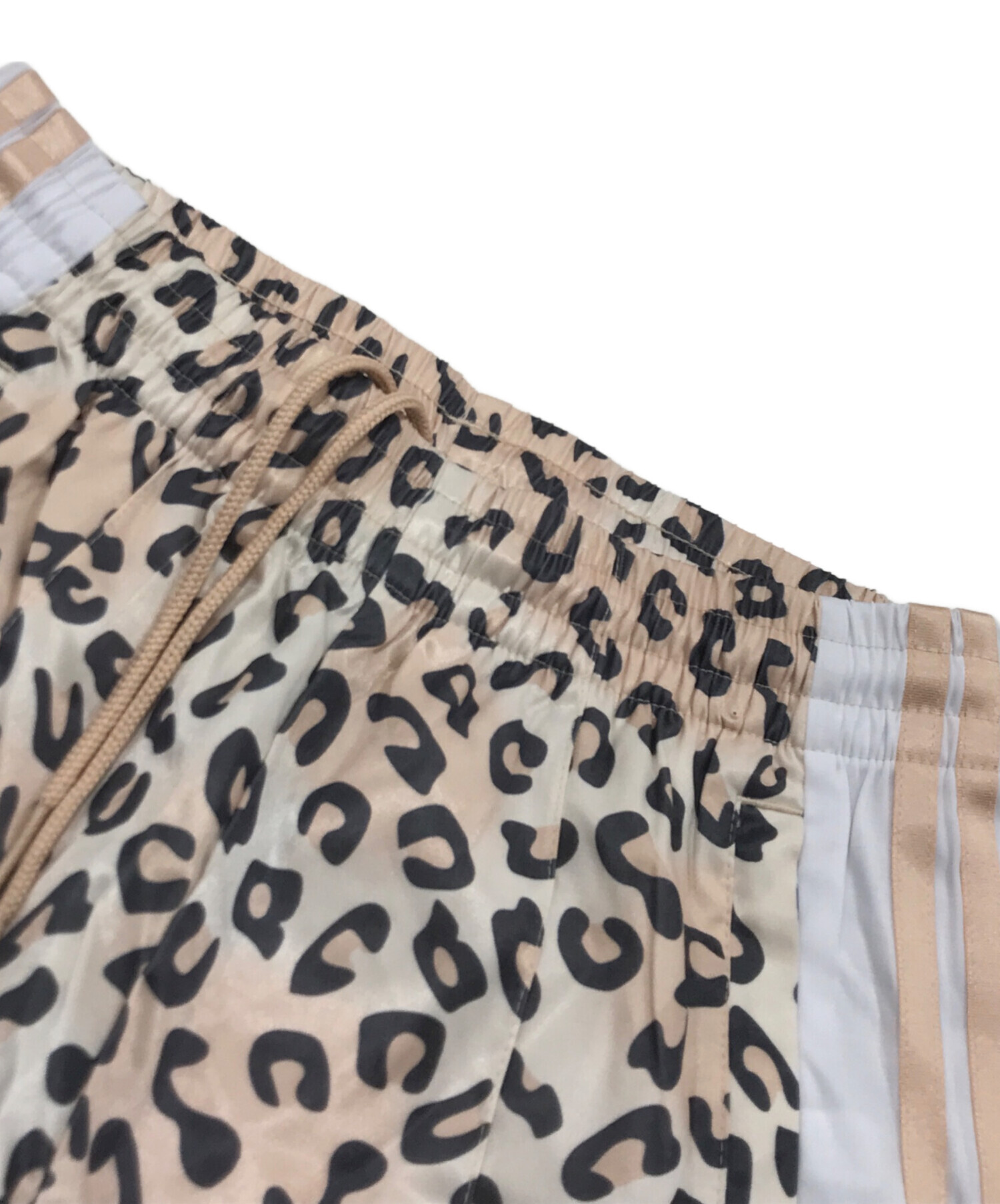 【今月まで値下げ】古着 adidas トラックパンツ 中古・古着通販】adidas (アディダス) ワイドレッグレオパードトラック