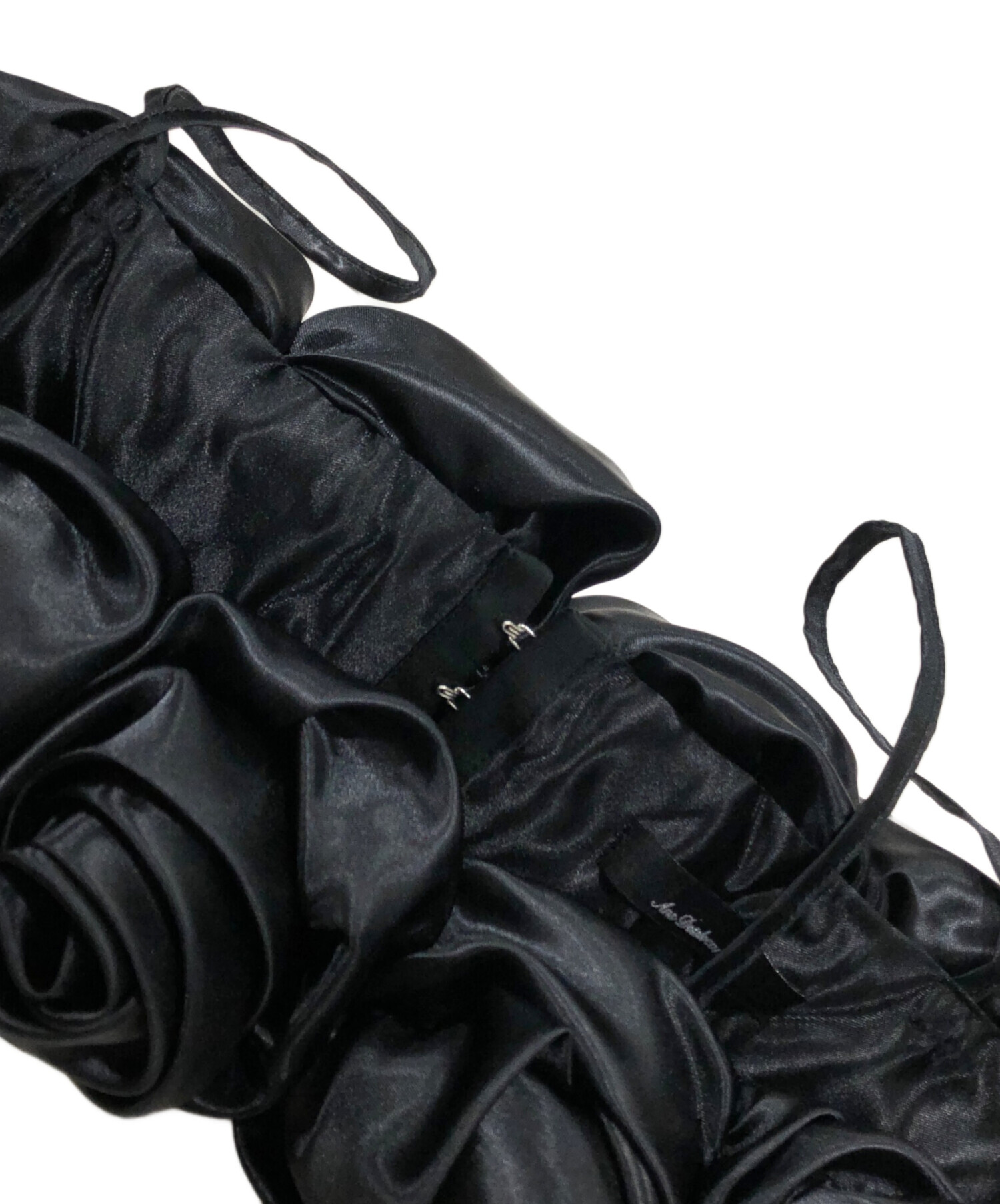 ansdotsloevner アンスドッツローヴナー Ans Dotsloevner──女性が強く優しく美しくなれるシェイプを目指す