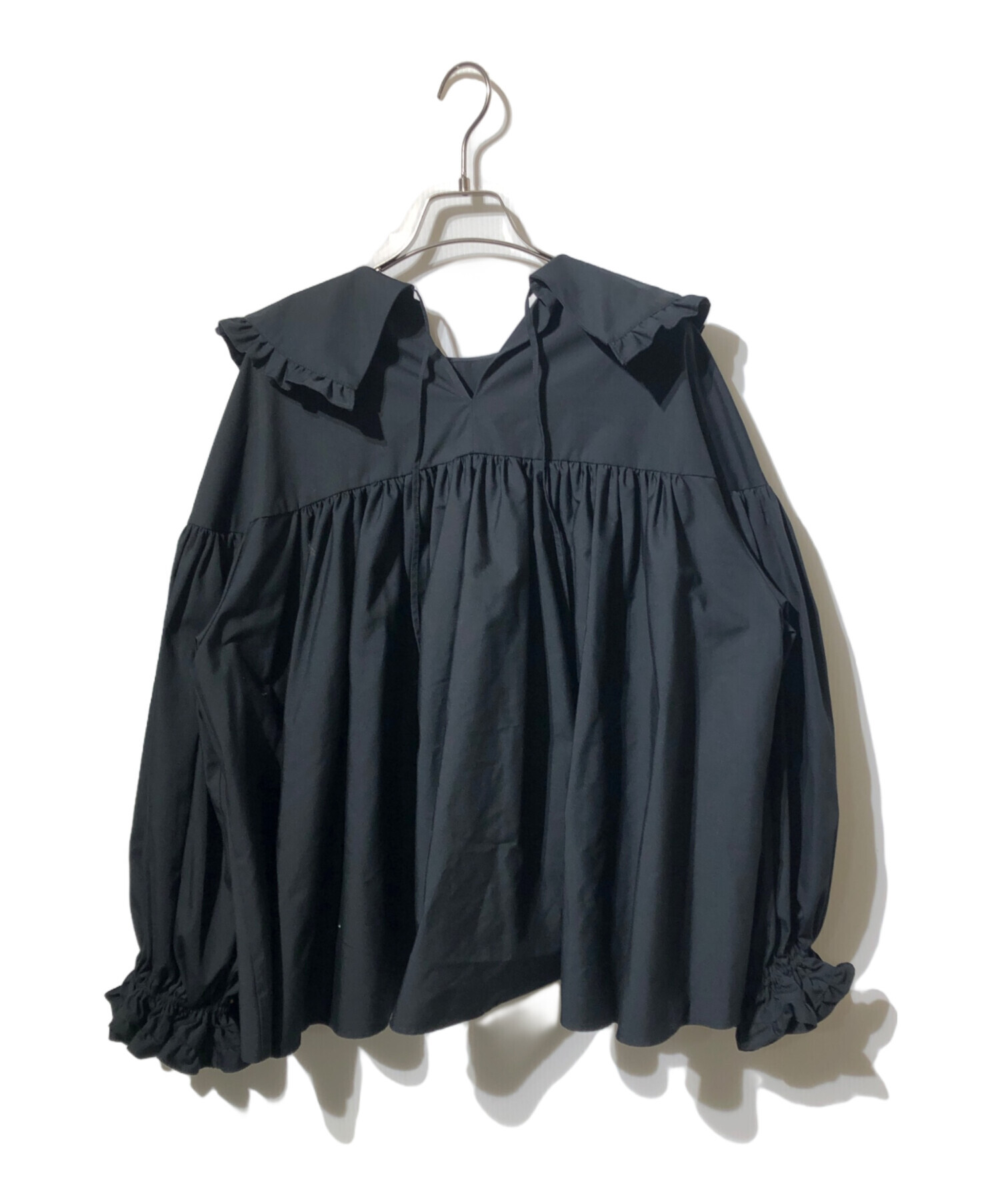 ✨美品✨YOIHI ヨイヒ フリルカラーブラウス ブラウス ブラック 中古・古着通販】YOIHI (ヨイヒ) フリルカラーブラウス ブラック