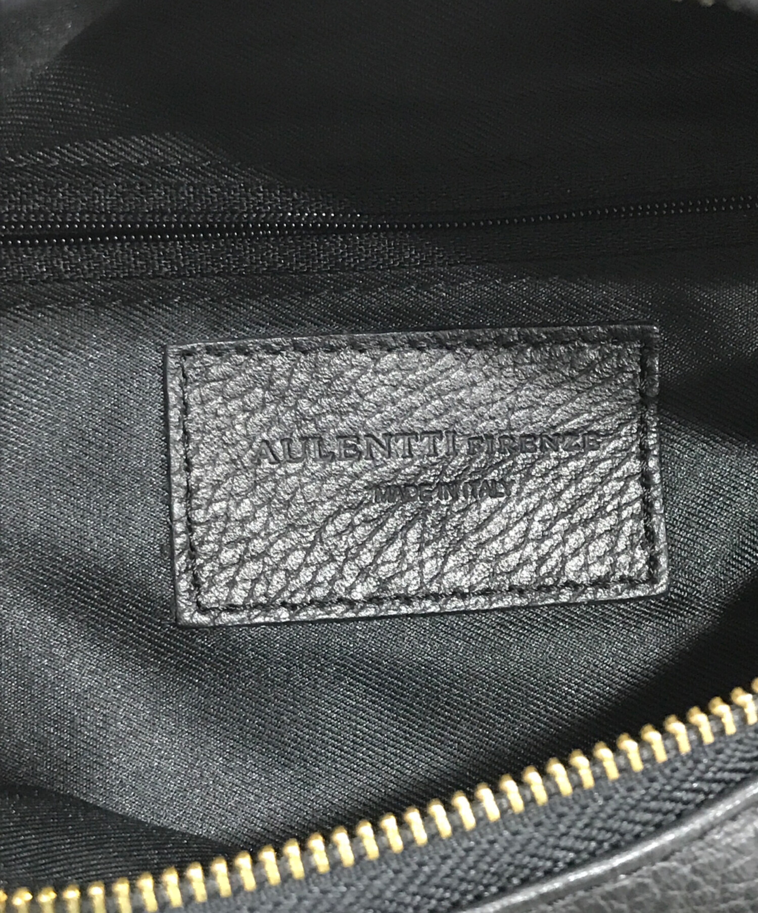 中古・古着通販】AULENTTI (オウレンティ) レザーボディバッグ