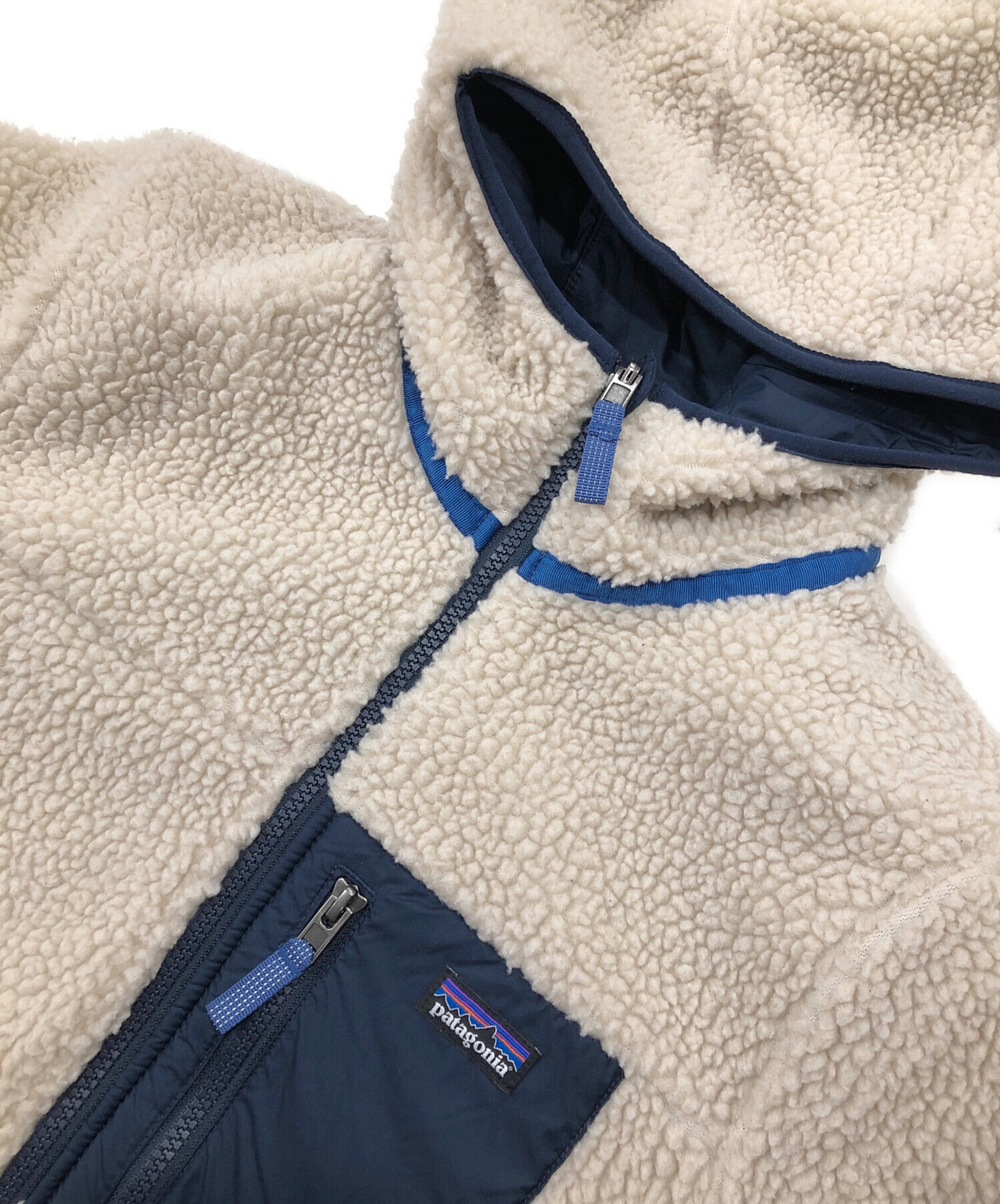 Patagonia フリースリバーシブルフード付きジャケットクリーム色（紺色） Patagonia フリースリバーシブルフード付きジャケットクリーム色（紺色