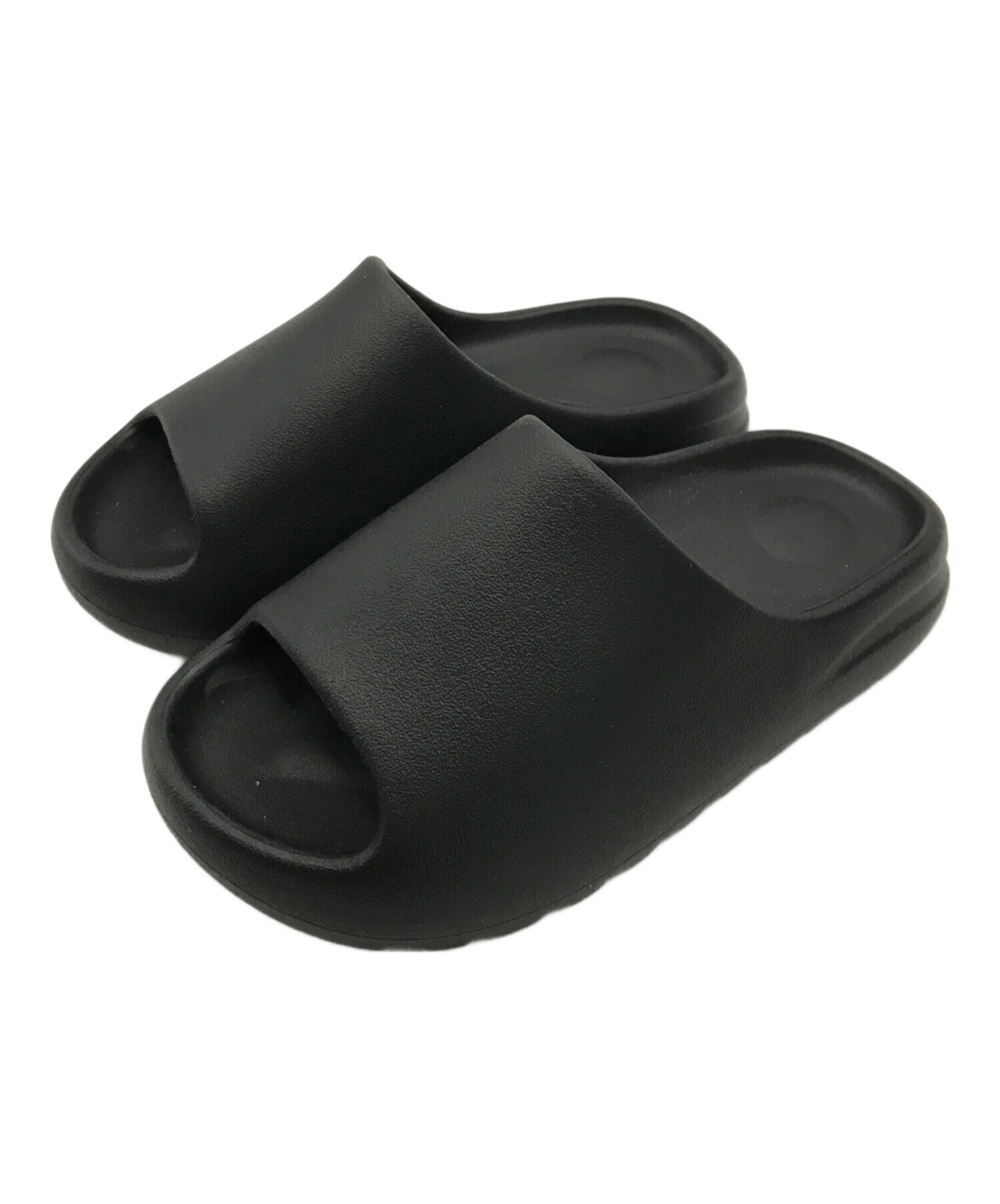  YEEZY SLIDE ブラック サンダル　値下げあり 中古・古着通販】YEEZY (イージー) SLIDE サンダル ブラック サイズ:8
