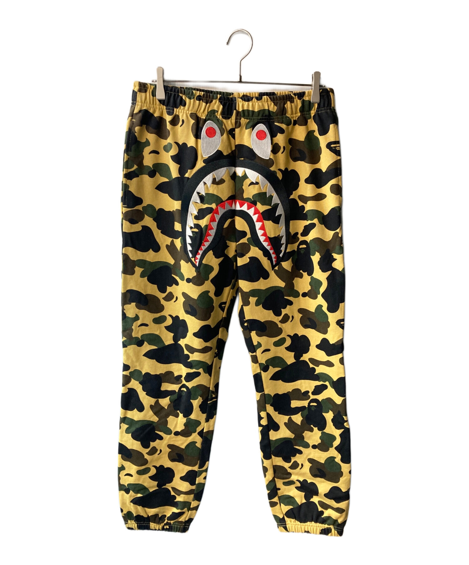 A BATHING APE® エイプ カモ シャーク パンツ タグ付き 中古・古着通販】A BATHING APE (アベイシングエイプ) 1St Camo Shark