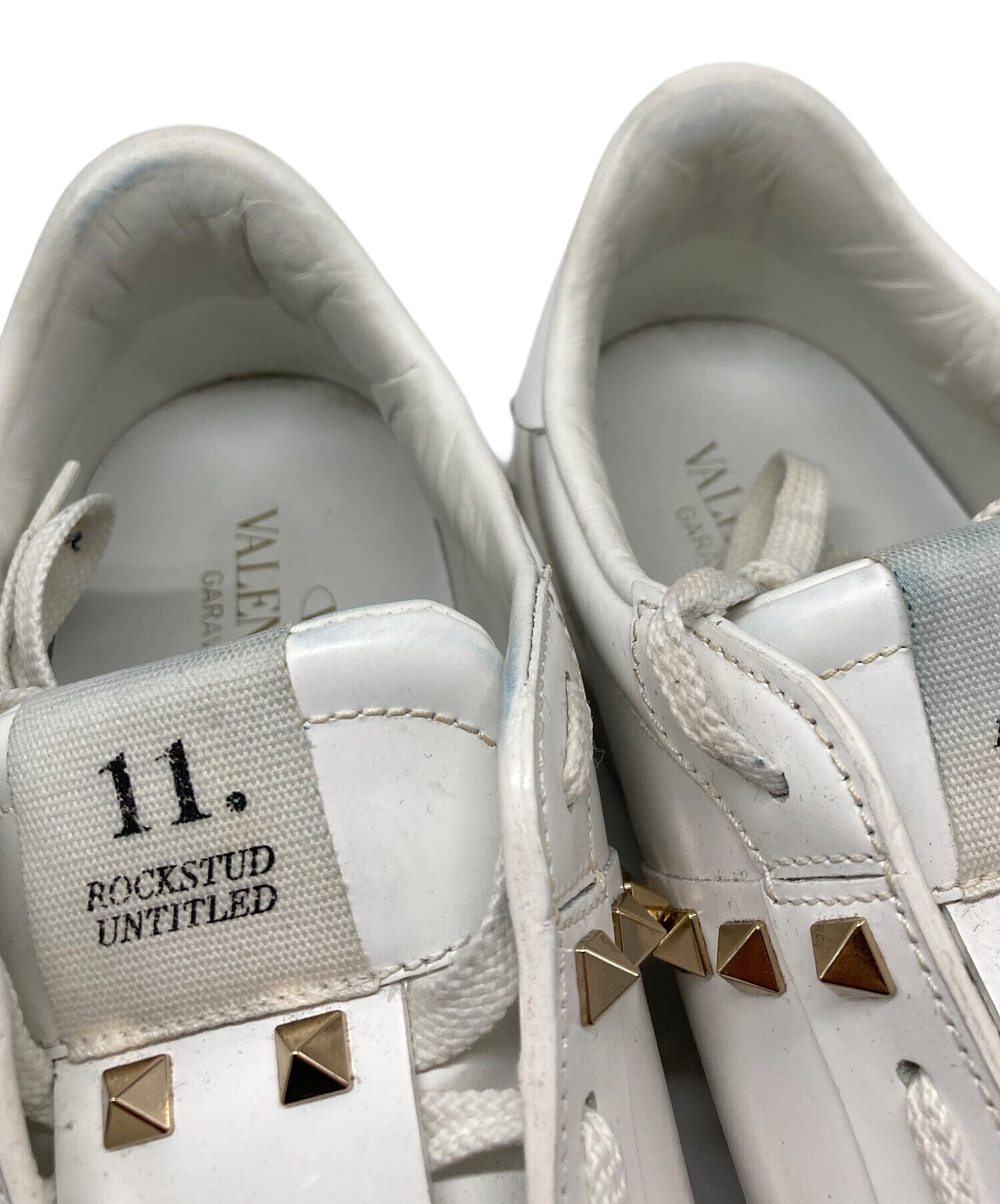 ヴァレンティノ　ロックスタッズ樹脂バングル　ホワイト 中古・古着通販】VALENTINO (ヴァレンティノ) ロックスタッズ