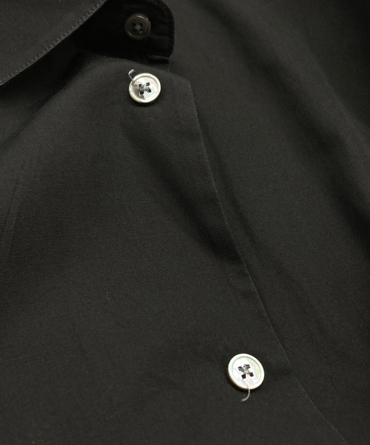 LOUIS VUITTON ダミエ 長袖 シャツ LV刺繍 ブラック 高級感 LOUIS VUITTON ダミエ 長袖 シャツ LV刺繍 ブラック 高級感