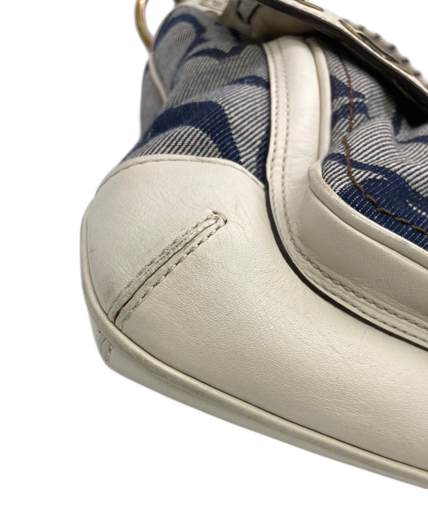 コーチ シグネチャー デニム ワンハンド ショルダー バッグ コーチ「シグネチャー デニム」新作バッグ、“ペールブルー”ウォッシュ