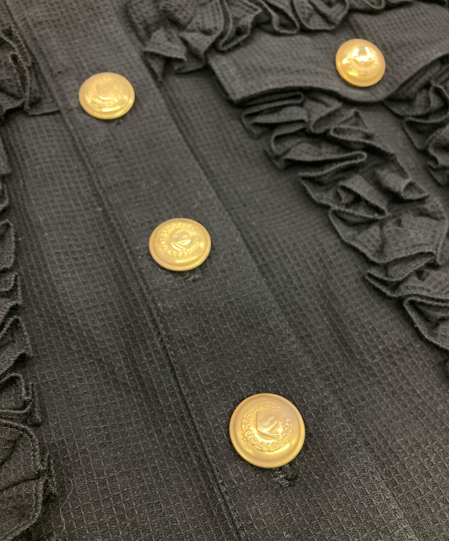 中古・古着通販】MOSCHINO (モスキーノ) 金釦フリルブラウス ブラック