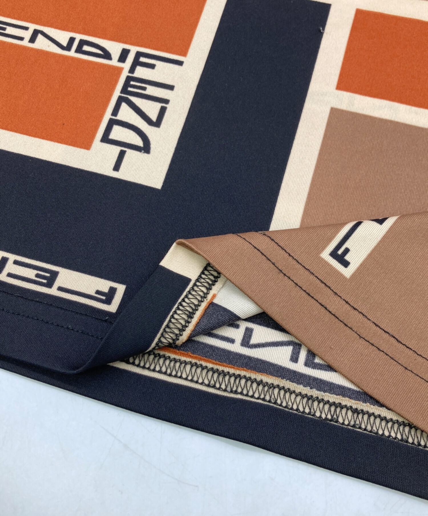 FENDIフェンディ ノーカラージャケット 38オレンジ ツイード風 イタリア製 中古・古着通販】FENDI (フェンディ) ロゴカットソー オレンジ サイズ