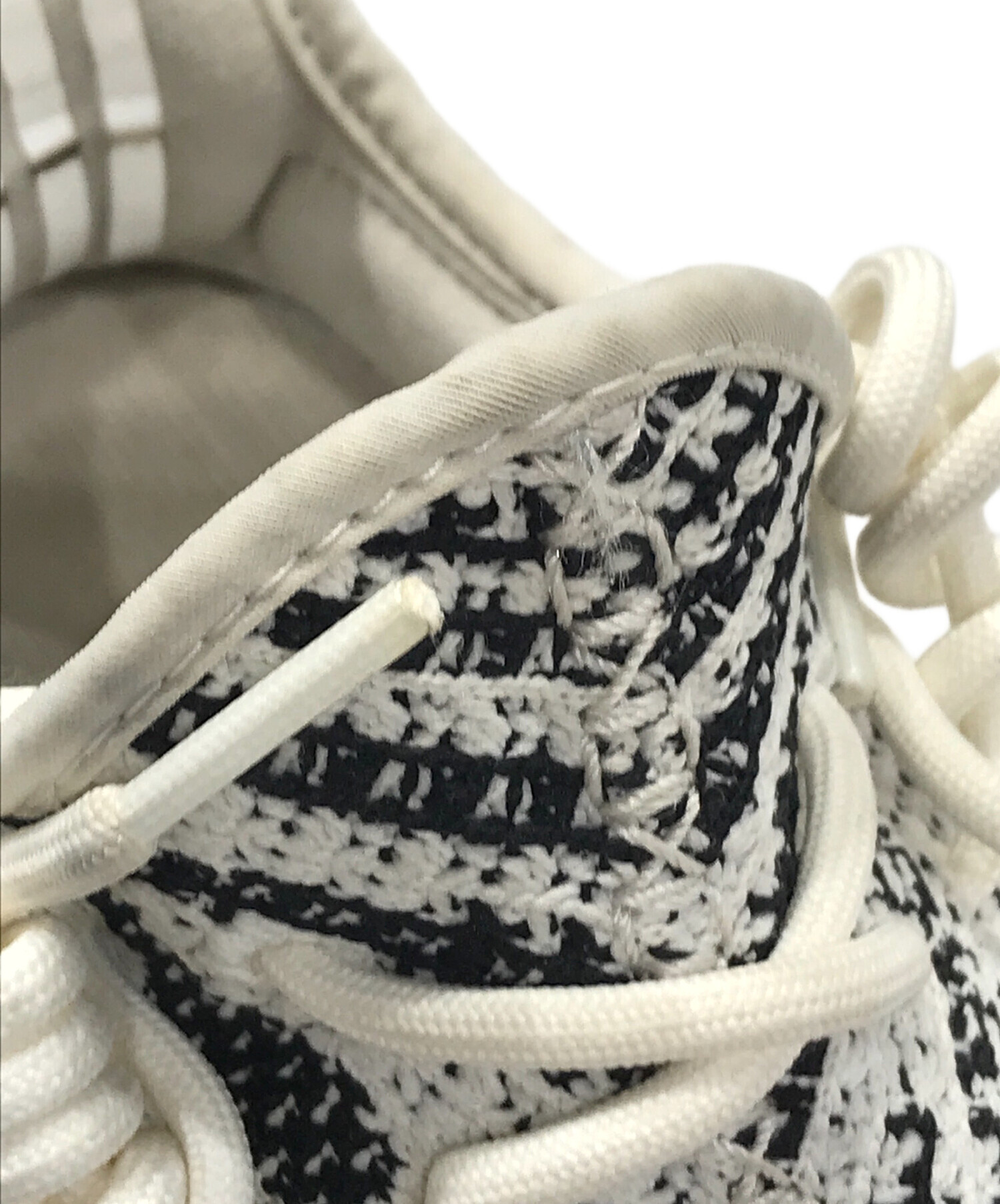 YEEZY BOOST 350 V2　adidas　アディダス新品未使用品 中古・古着通販】adidas (アディダス) YEEZY Boost 350 V2 ホワイト