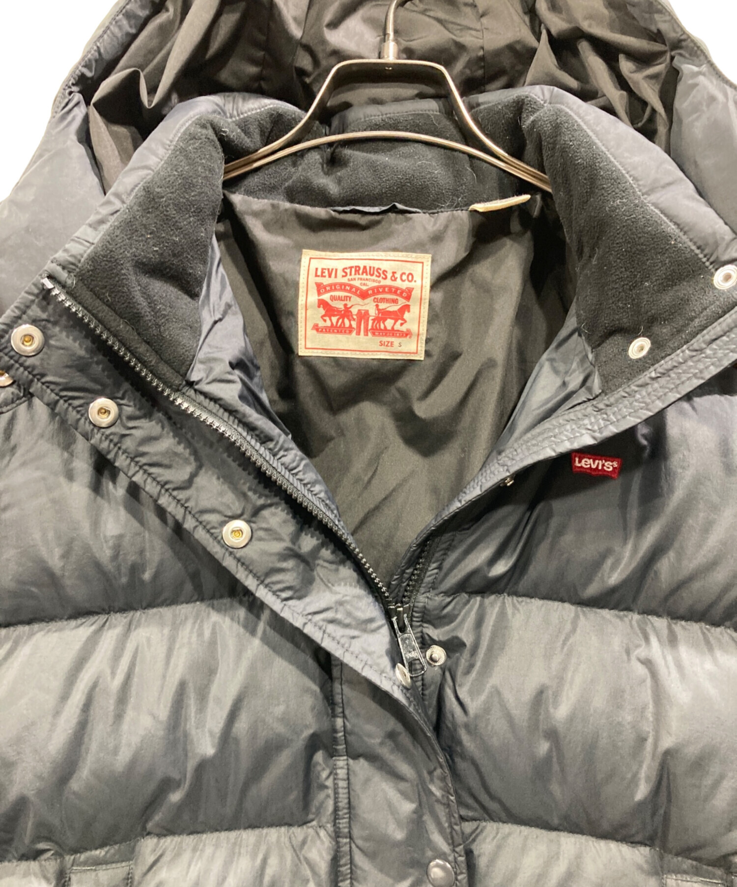 中古・古着通販】LEVI'S (リーバイス) ダウンジャケット ブラック