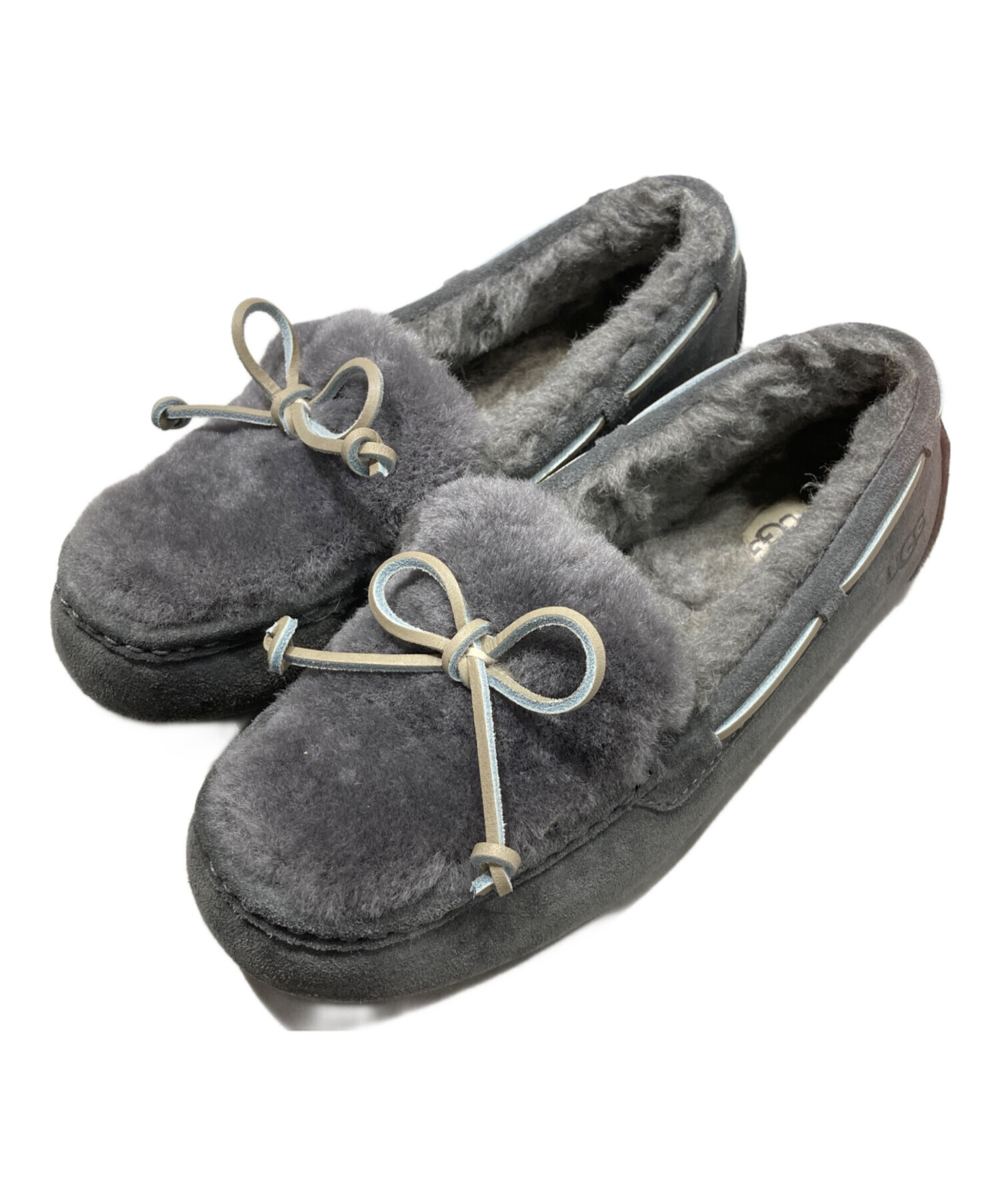 UGG クラシック グレー モカシン ビジュー付き 中古・古着通販】UGG (アグ) モカシンシューズ グレー サイズ:26