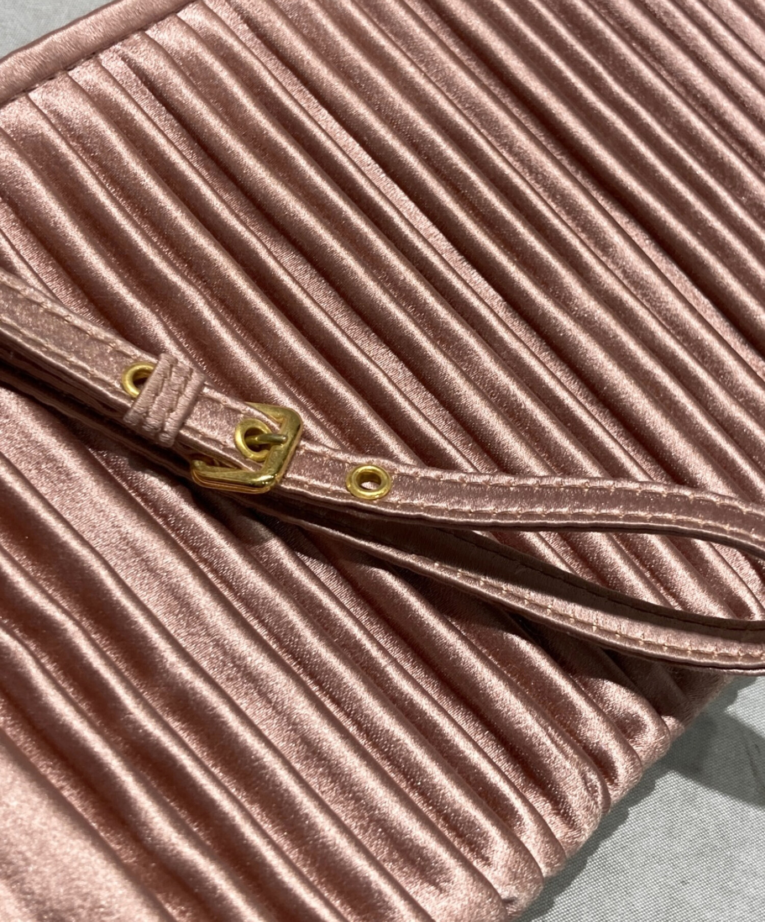 MIU MIU クラッチバッグ 中古・古着通販】MIU MIU (ミュウミュウ) クラッチバッグ ピンク