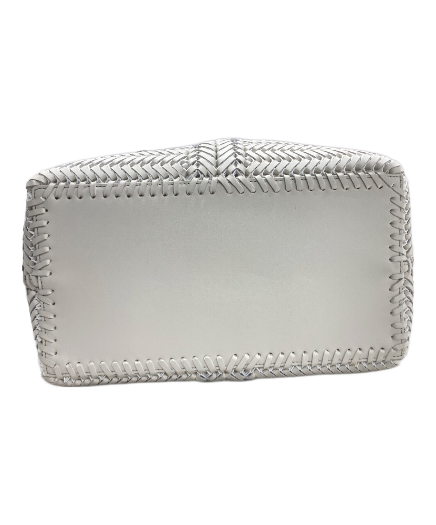ANYA HINDMARCH アニヤ　ハインドマーチ ショルダーバッグ  白 【古着】【中古】【送料無料】 ANYA HINDMARCH（アニヤ・ハインドマーチ） 良品 Ebury satchel wink