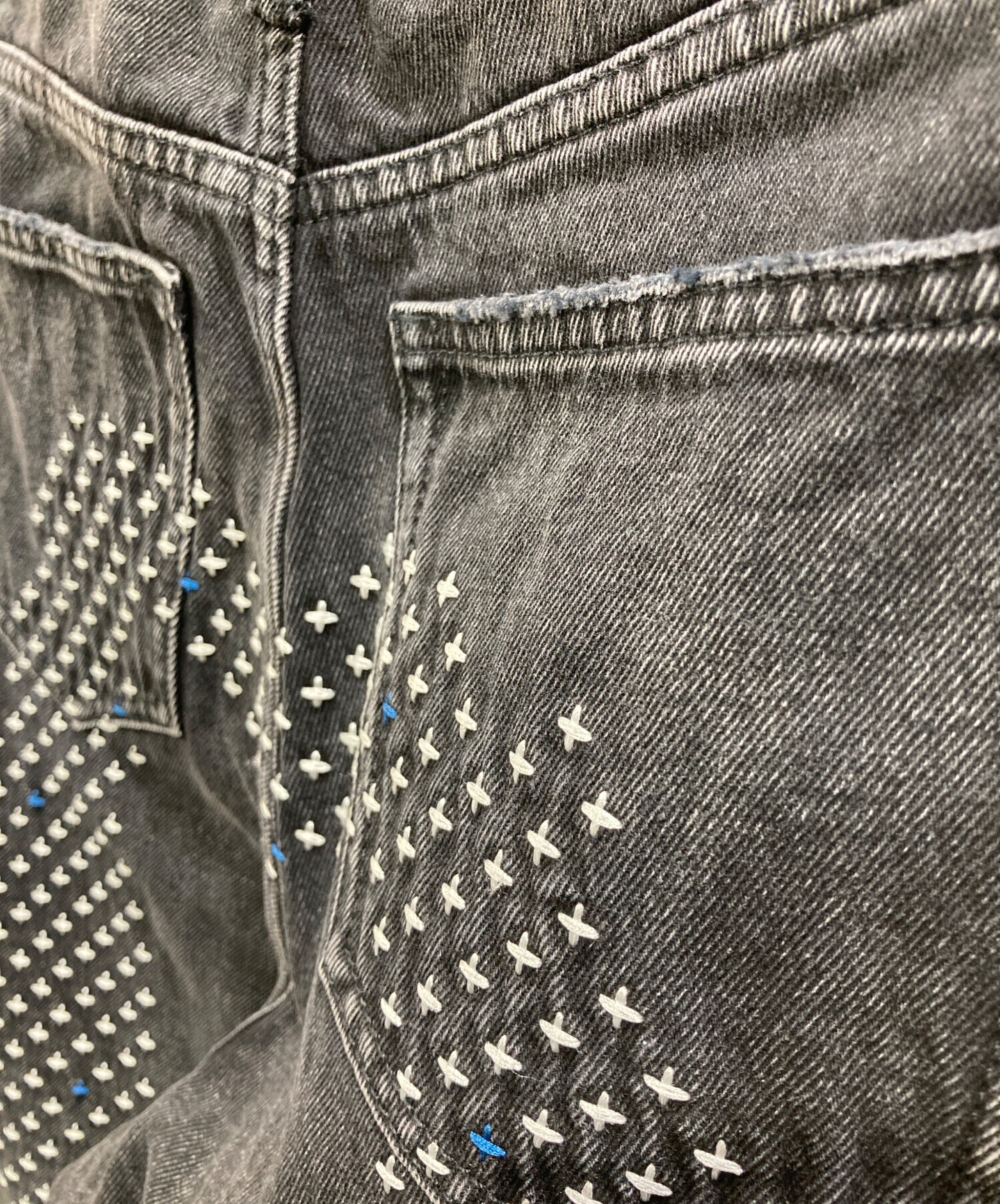 中古・古着通販】EVISU (エヴィス) 刺し子猫大黒デニムパンツ グレー