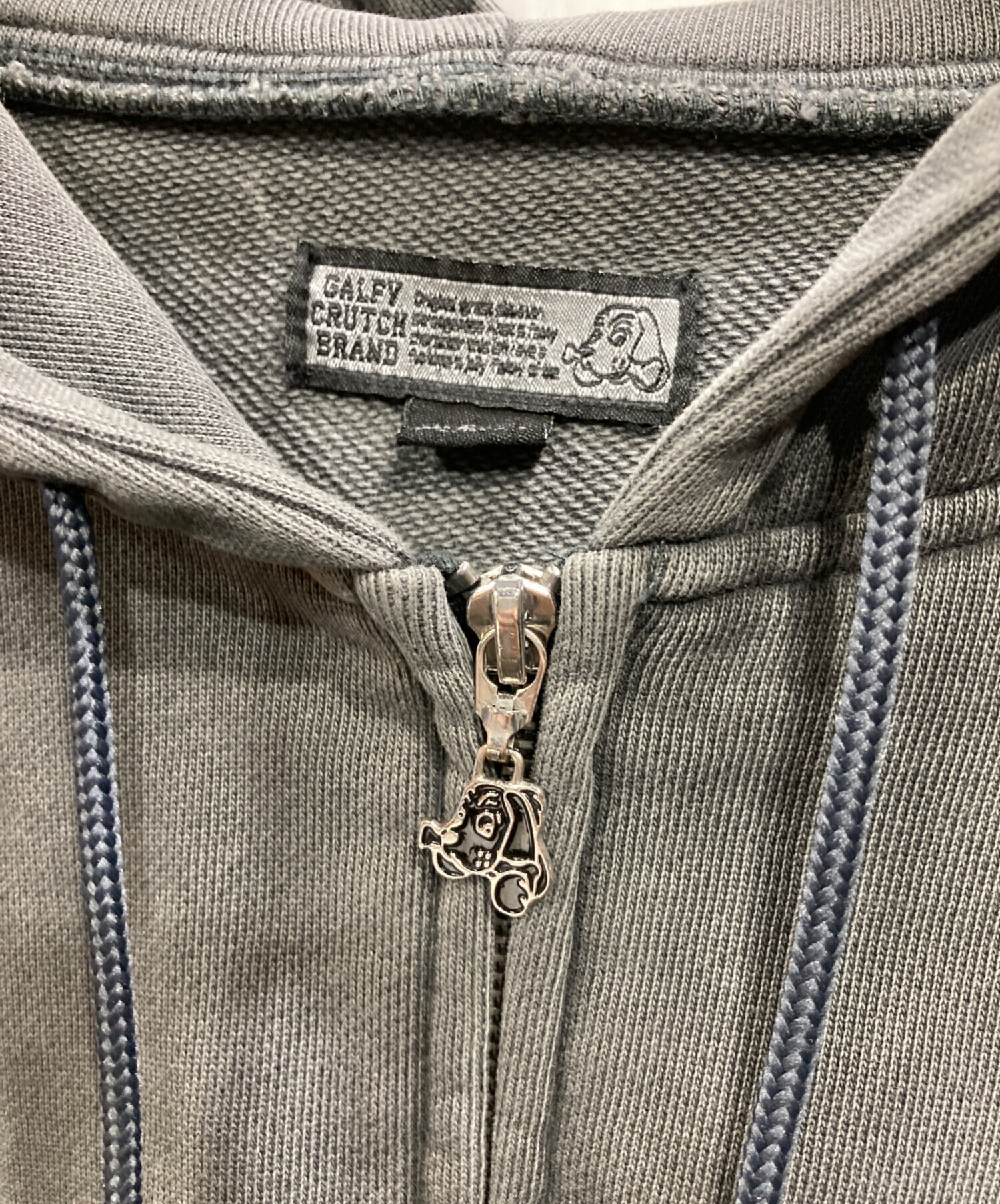 中古・古着通販】GALFY (ガルフィー) GALIFORNIAジップパーカー グレー