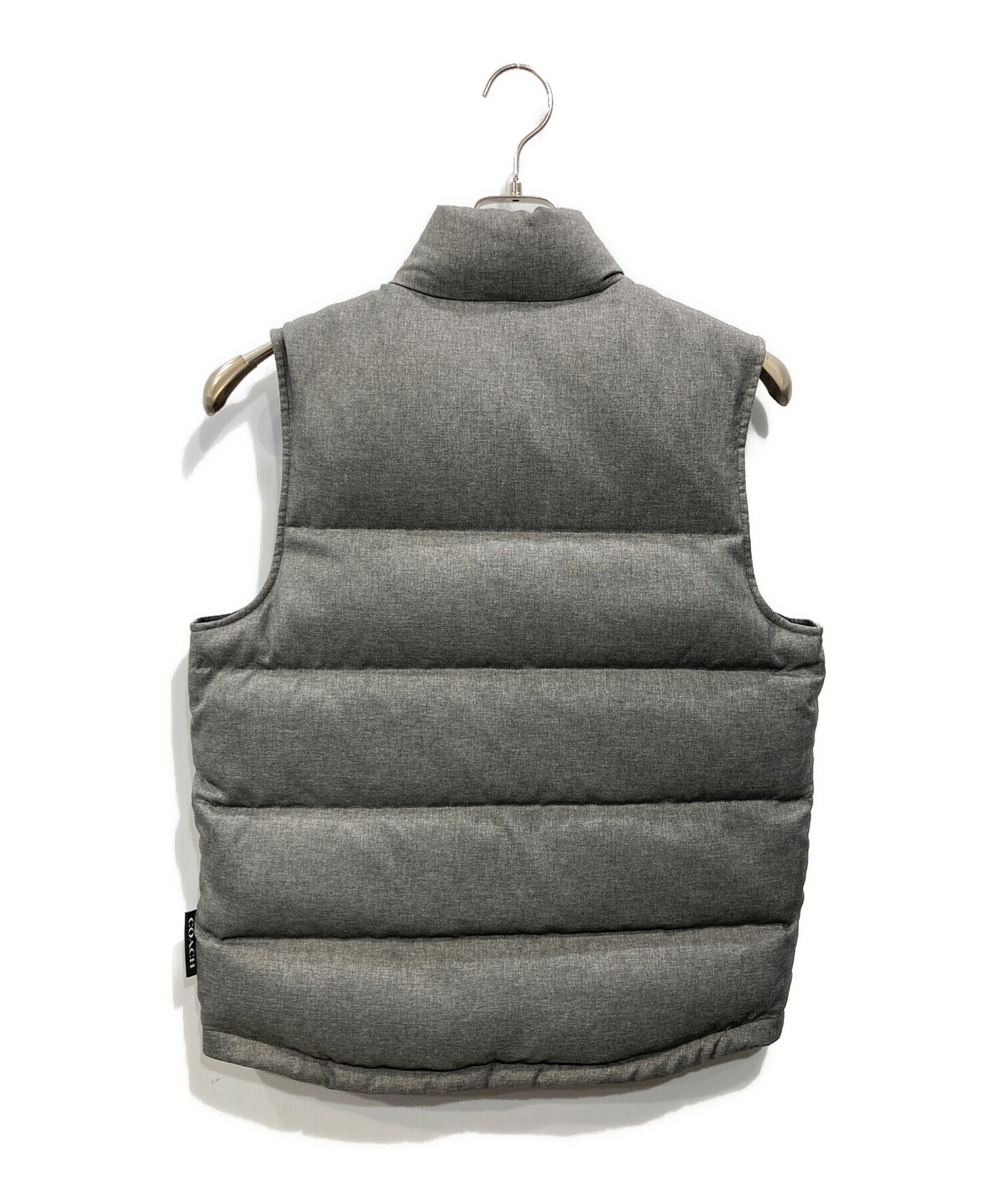 【未使用級】Cロゴ コーチダウンベスト S 中古・古着通販】COACH (コーチ) SOLID ダウンベスト グレー サイズ:S