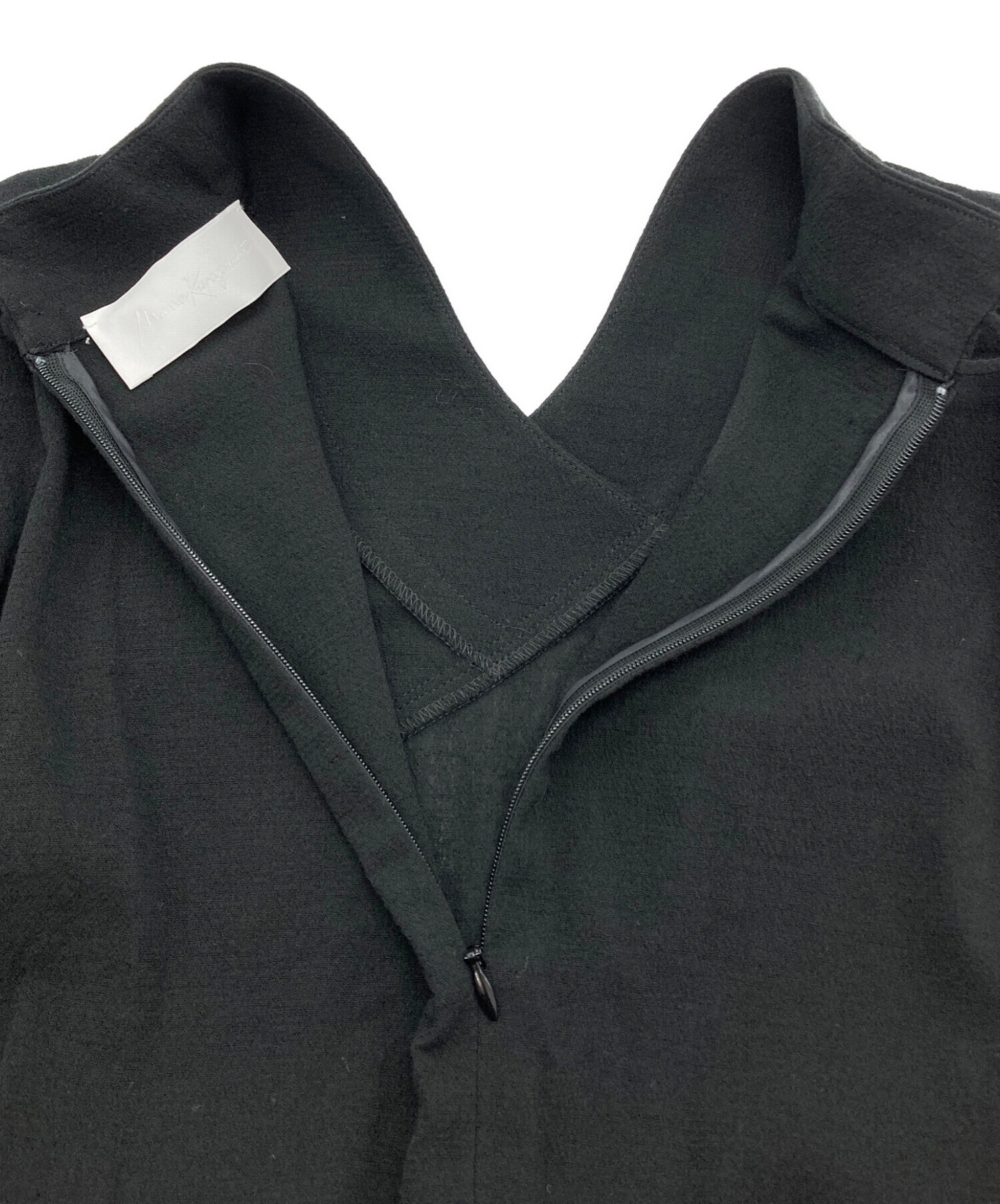 Mame Kurogouchi Crepe Buttoned V-Neck 【公式通販】