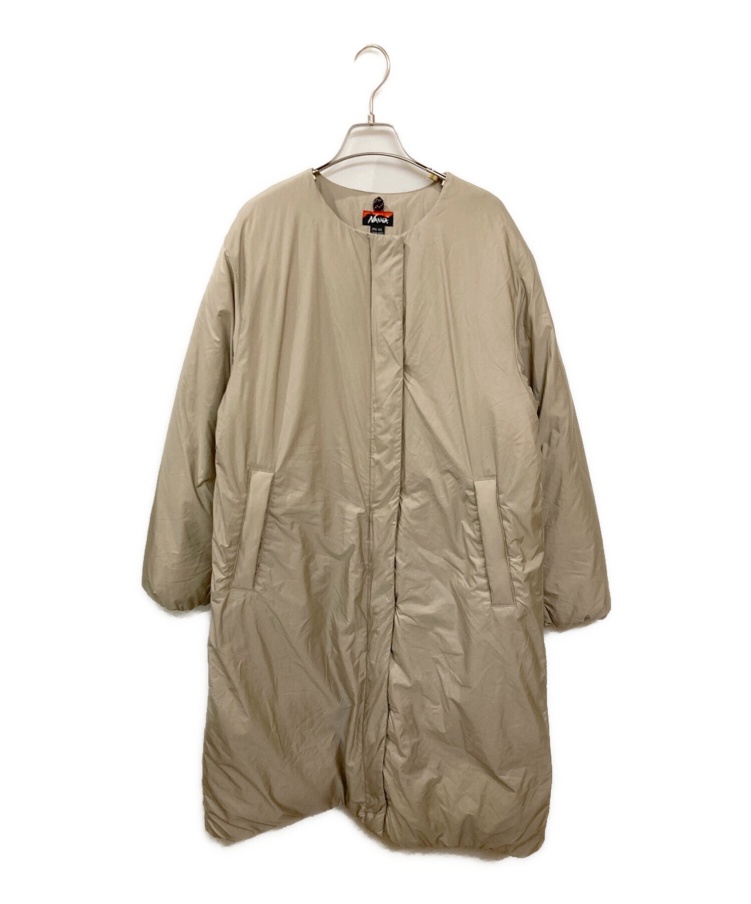 中古・古着通販】NANGA (ナンガ) ノーカラーダウンコート ベージュ