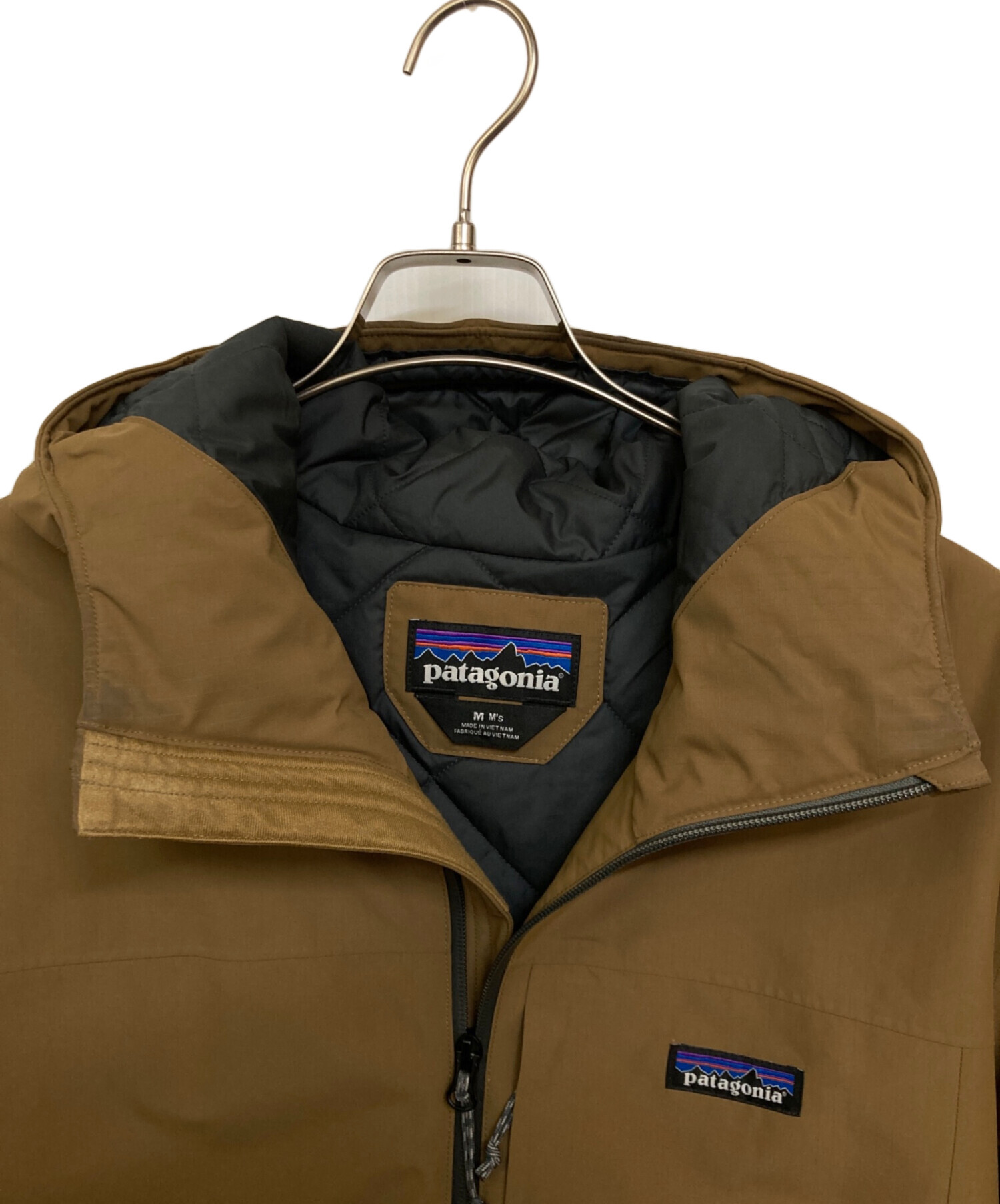 【新品タグ付き】patagonia ナイロンジャケット ベージュ patagonia（ナイロンジャケット ・ ベージュ系）のフリマアイテム一覧