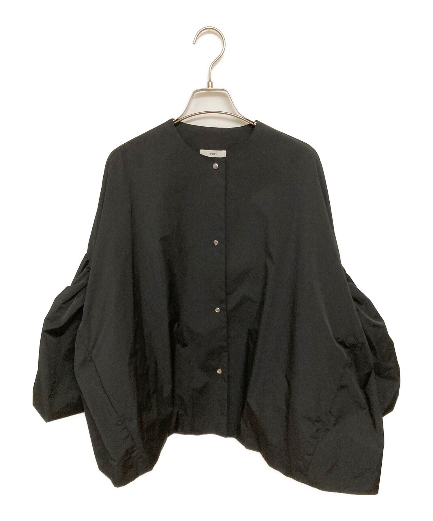 【新品未使用】yori⭐︎ タフタバルーンジャケット 中古・古着通販】yori (ヨリ) 撥水タフタバルーンジャケット ブラック