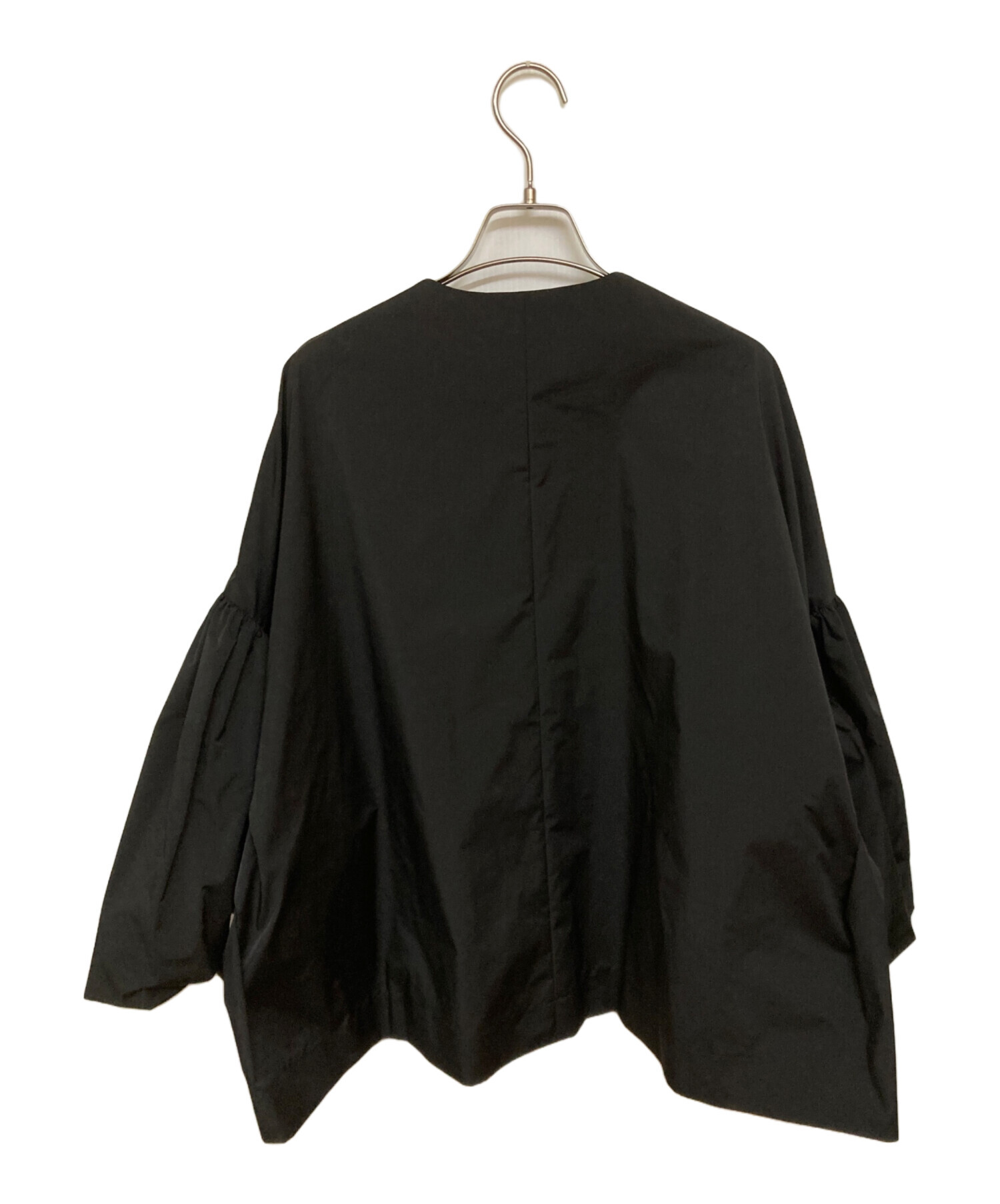 【新品未使用タグ付き】　yori ヨリ　撥水アウター　ブラック 中古・古着通販】yori (ヨリ) 撥水タフタバルーンジャケット ブラック