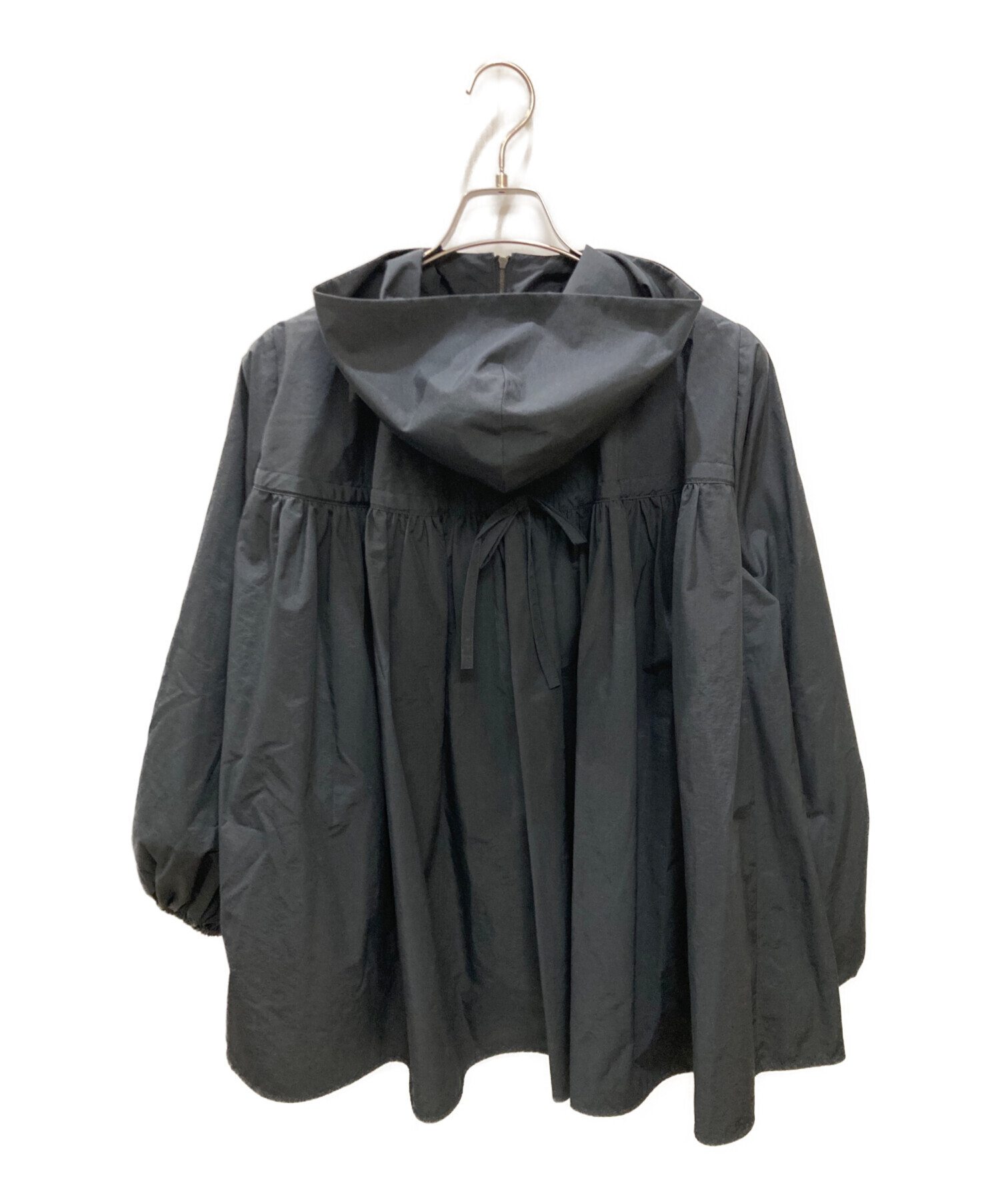 『yori』 撥水　バックギャザー　パーカー　ブラック 中古・古着通販】YORI (ヨリ) バックギャザー 撥水パーカー ブラック