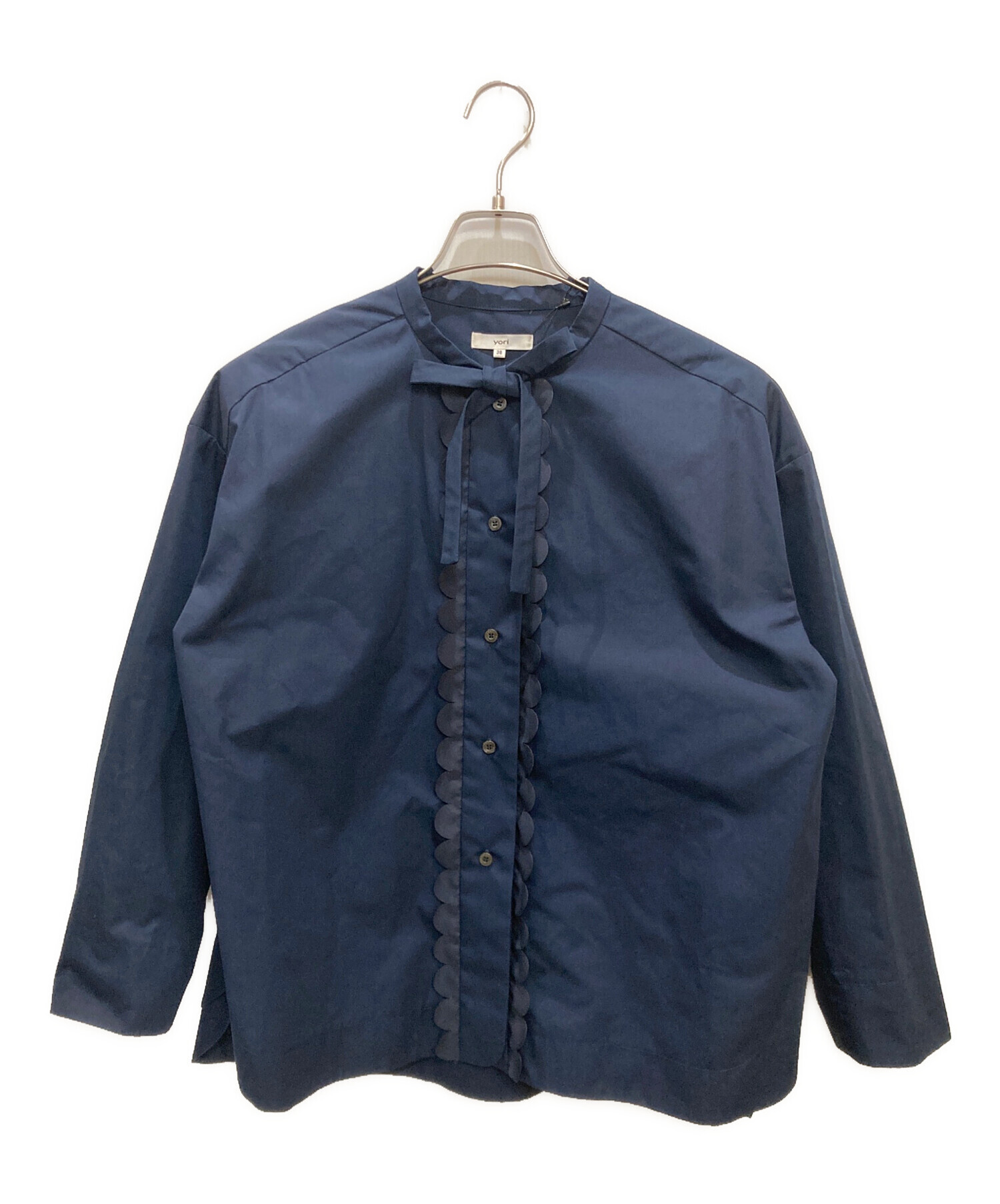 yori ヨリ スカラップブラウス ネイビー リボン付き 中古・古着通販】YORI (ヨリ) スカラップリボンブラウス ネイビー